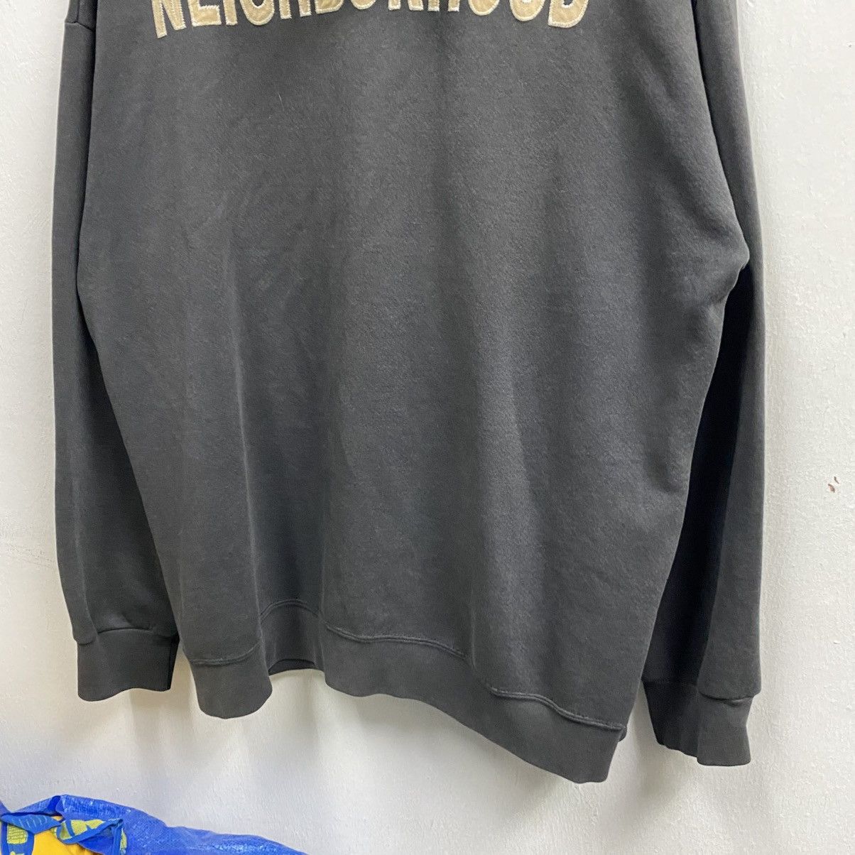 Neighborhood VINTAGE 90s NEIGHBORHOOD Gold Spellout Logo Zipper Hoodie Size US XL / EU 56 / 4 - 6 Thumbnail