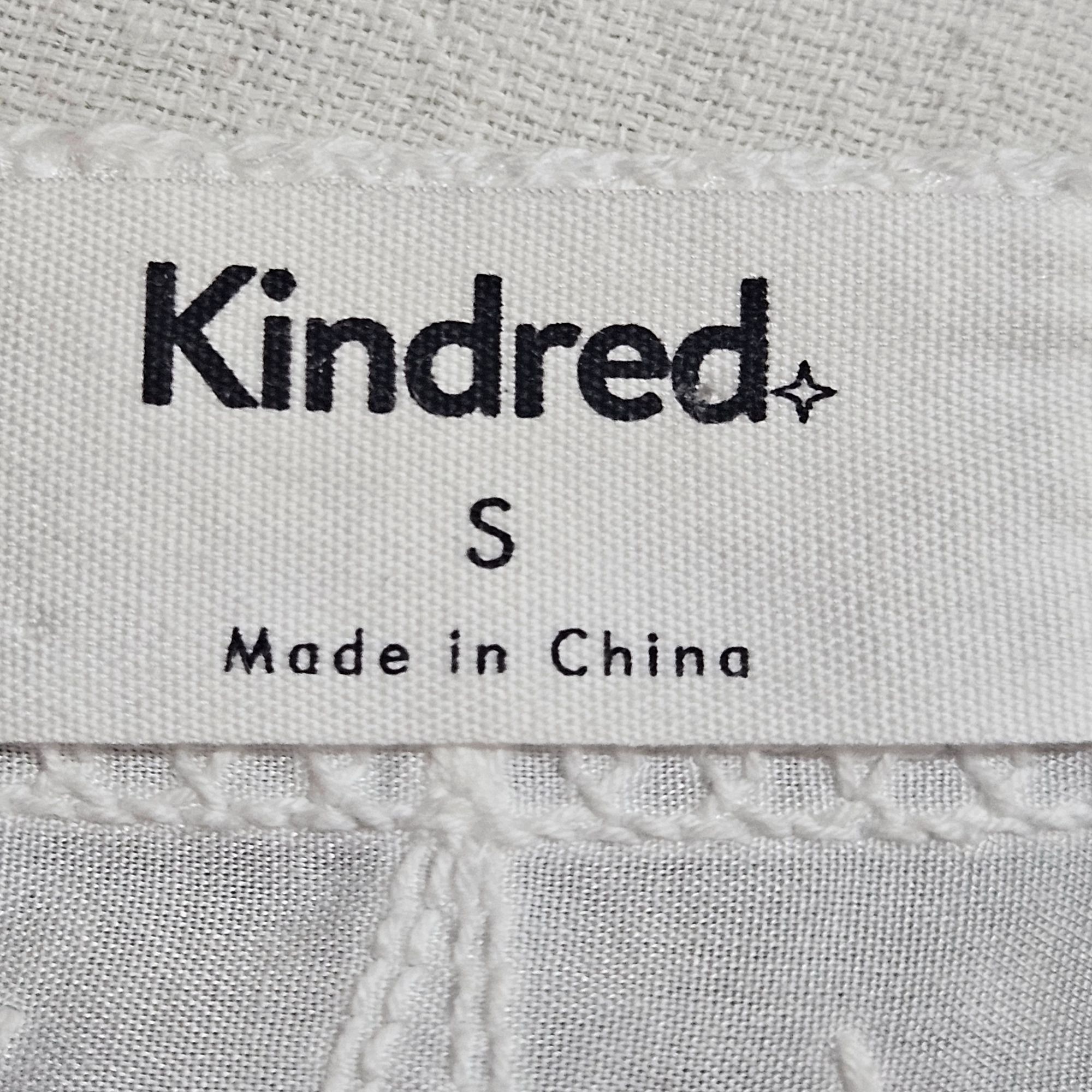 Other Kindred Boho Embroidered Bell Sleeve Sm Top White Navy Peasa Size S / US 4 / IT 40 - 5 Thumbnail