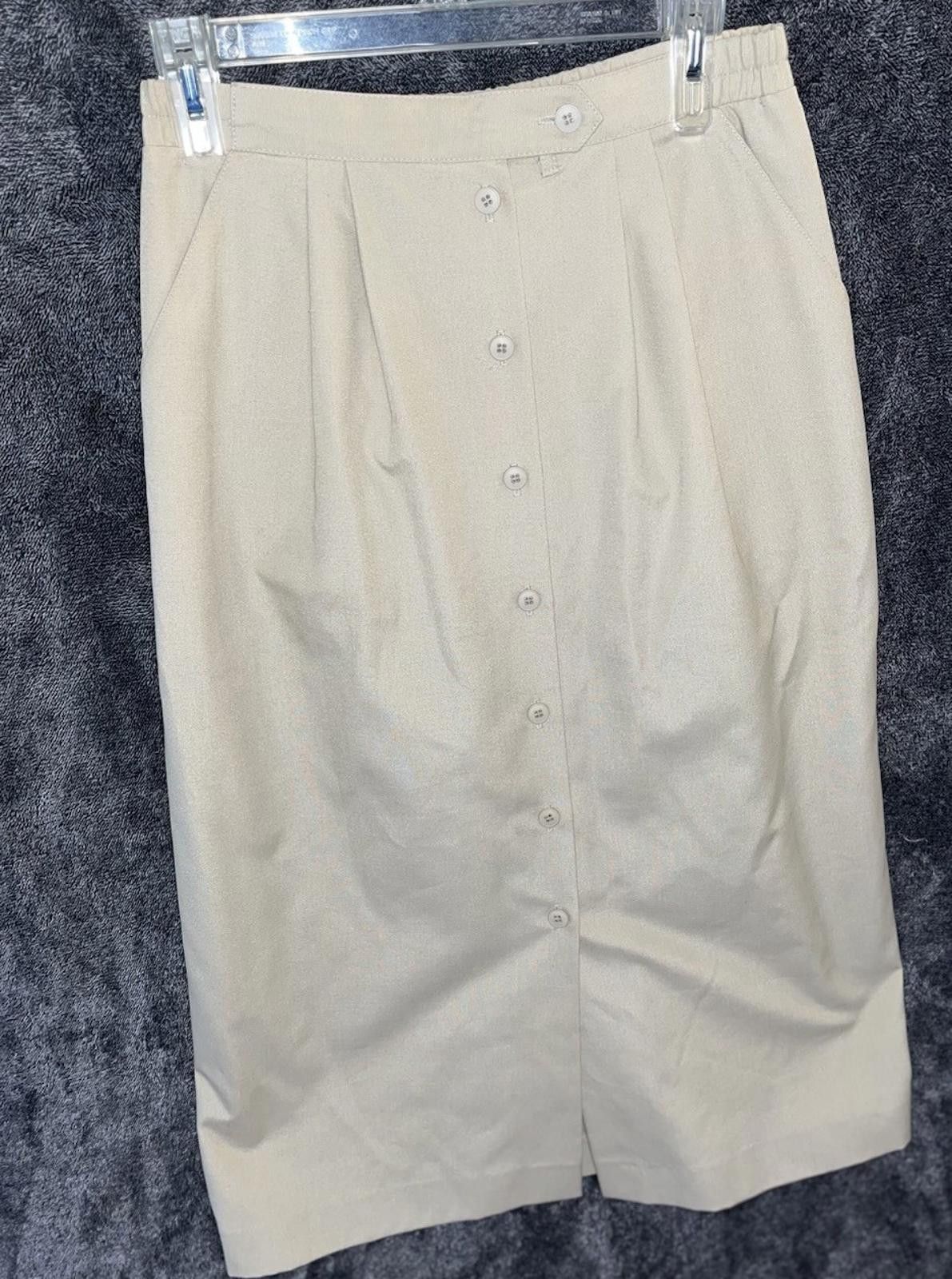 Other Koret Francisca Petite Khaki Shorts Size 6 Elastic Waist Size 28" / US 6 / IT 42 - 1 Thumbnail