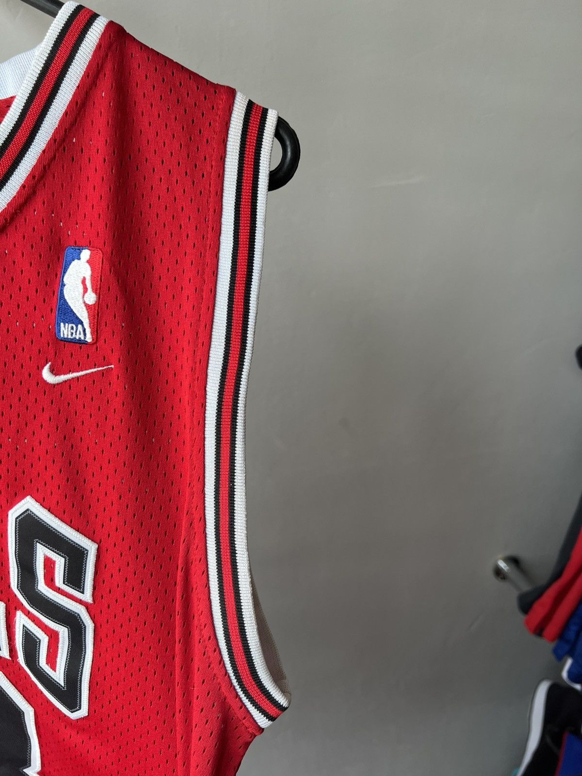 NBA 90’S NBA CHICAGO BULLS #23 JORDAN VINTAGE BASKETBALL JERSEY Size US L / EU 52-54 / 3 - 10 Thumbnail