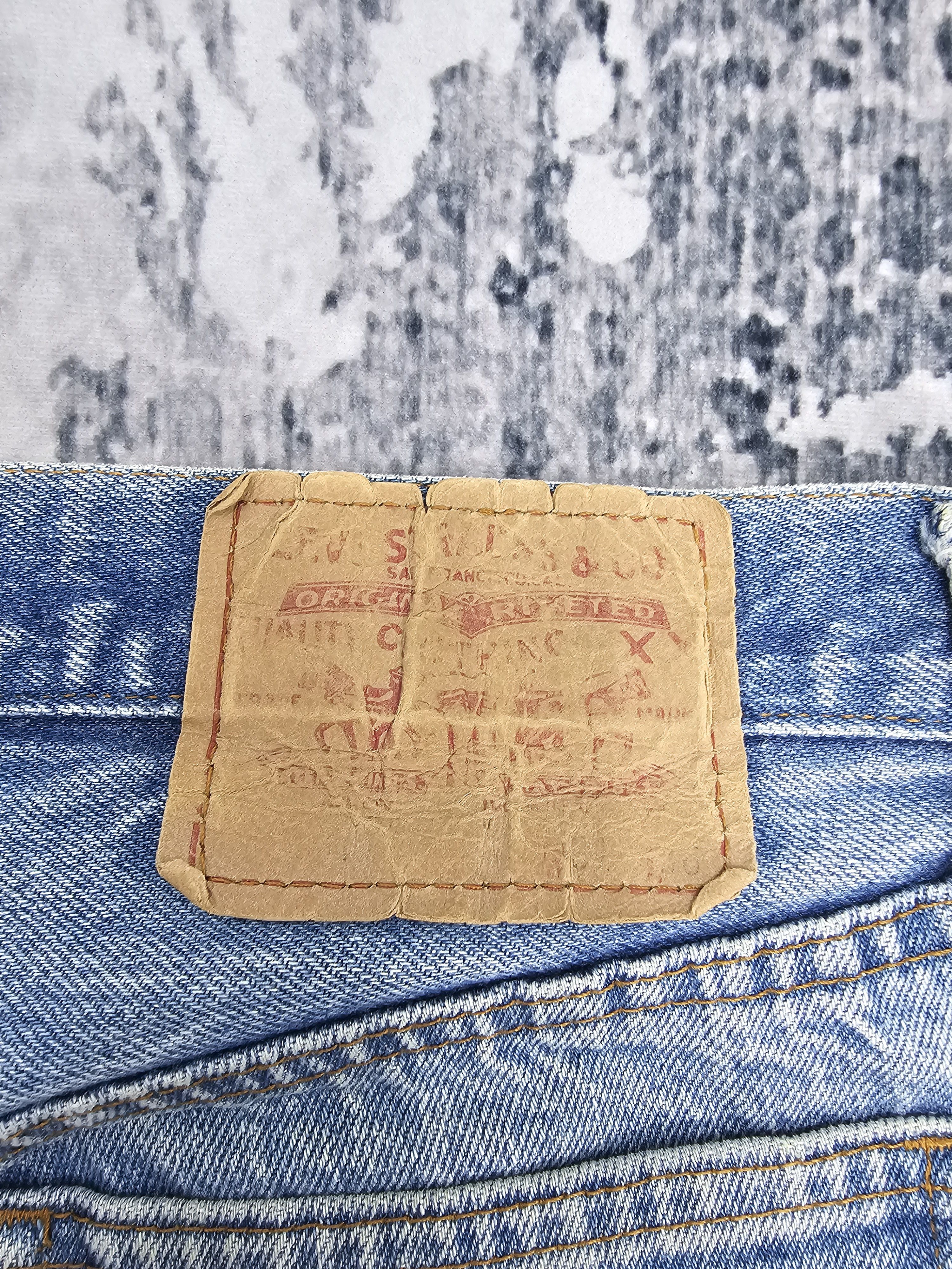 Levi's Vintage Clothing Vintage 90's LEVIS 501 Sun Faded Stain Blue Jeans L0576 Size US 29 - 10 Thumbnail