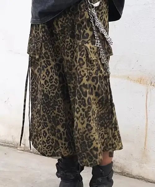 VIBE Leopard Floral Paratrooper Pleated Tourniquet Mobster Shorts Size US 32 / EU 48 - 1 Thumbnail
