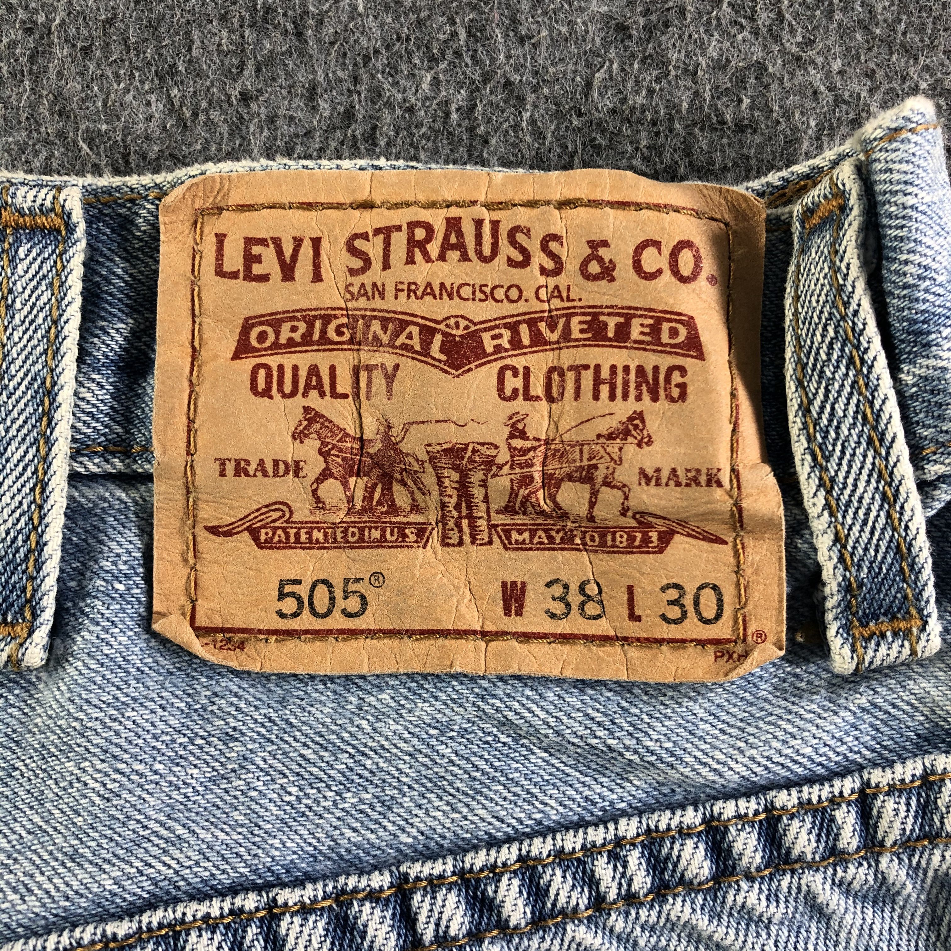 Levi's Vintage Blue Wash Levis 505 Jeans-J4419 Size US 37 - 5 Thumbnail
