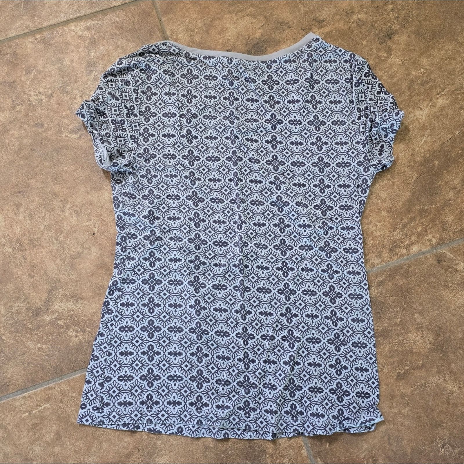 Banana Republic Light Grey Detailed BR Short Sleeve Size XS / US 0-2 / IT 36-38 - 2 Thumbnail