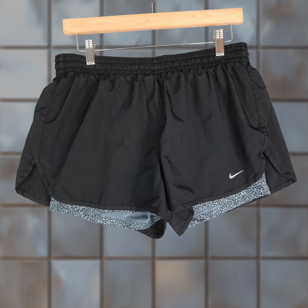 Nike Nike Womens Large Black Dri Fit Running Athletic Workout Lined Shorts 4 Inseam Size 36" / US 14 / IT 50 - 1 Thumbnail
