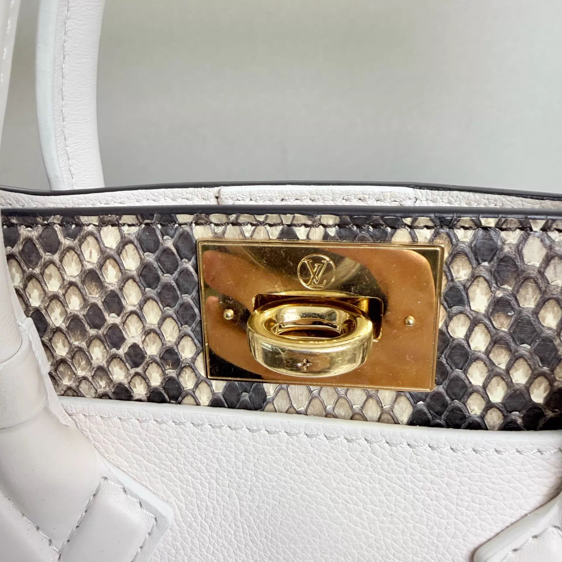 Louis Vuitton LOUIS VUITTON On My Side Women's Beige Perf Tote Small Size ONE SIZE - 3 Thumbnail