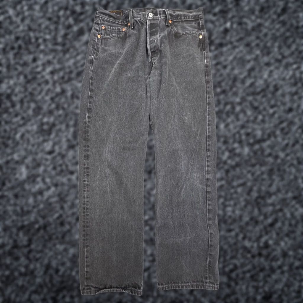 Levi's VINTAGE Levi’s 501 Jeans Mens 33X31 Black Faded Y2K Regular Jeans Mens 33 in. 5-Pocket Denim Cotton Black Levi’s 501 Series Boy? Size US 33 - 1 Thumbnail