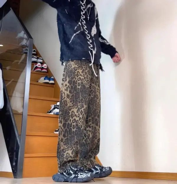 VIBE Retro straight leg loose fitting leopard print jeans Size US 32 / EU 48 - 5 Thumbnail