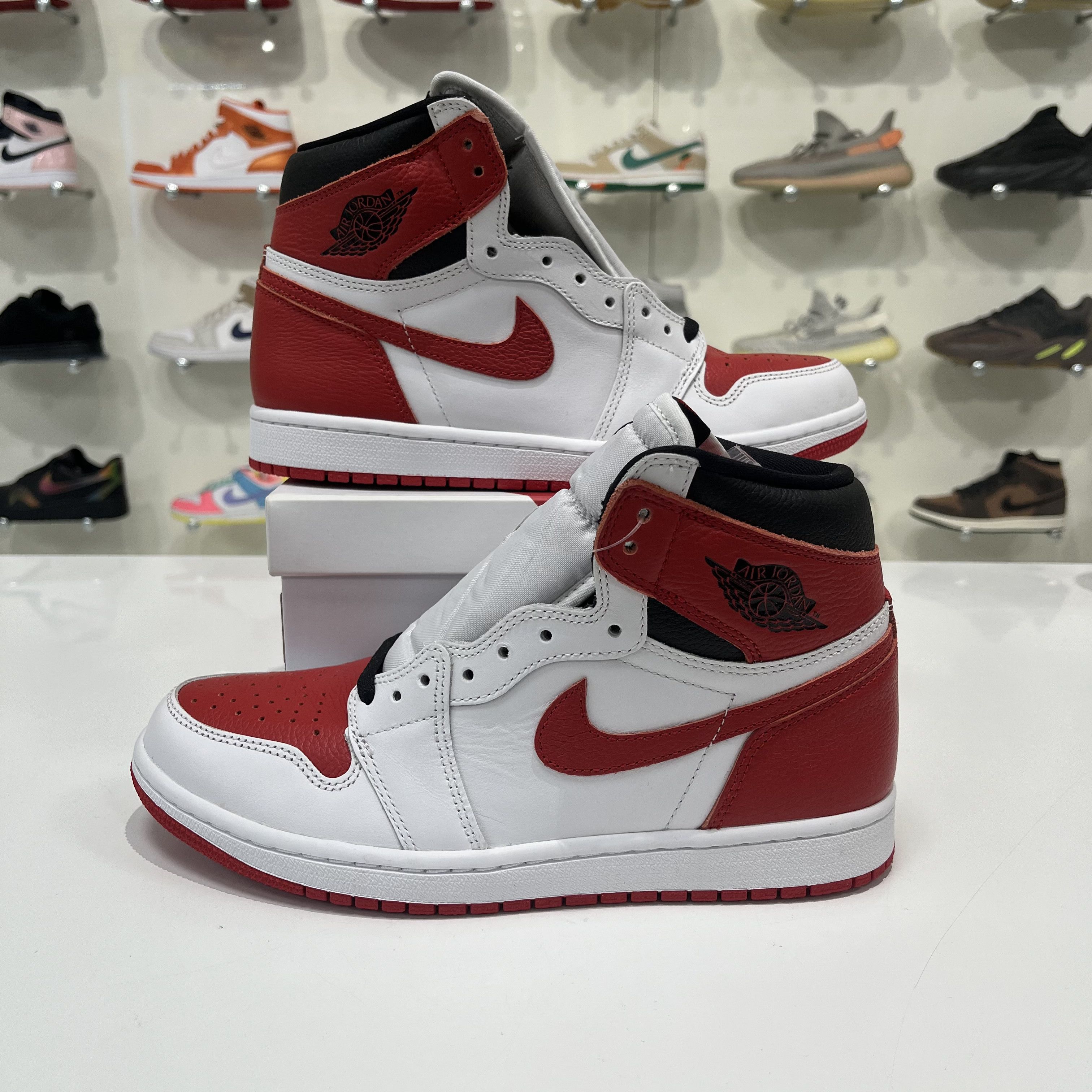 Nike Air Jordan 1 Retro High OG Heritage Size US 8 / EU 41 - 1 Thumbnail