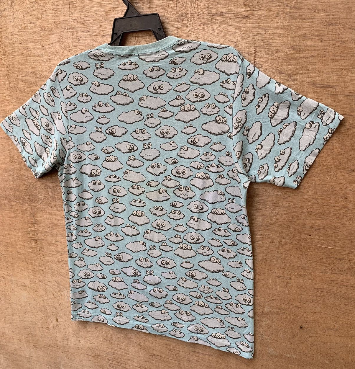 Kaws × Uniqlo Uniqlo x Kaws Cloud T shirt Size US L / EU 52-54 / 3 - 8 Thumbnail