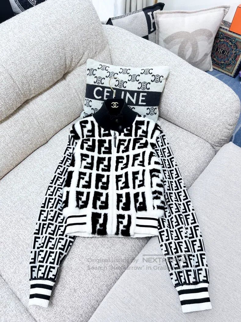 Fendi Fendi Black and White Vintage Print Mink Knit Short Leathe Size XS / US 0-2 / IT 36-38 - 1 Thumbnail