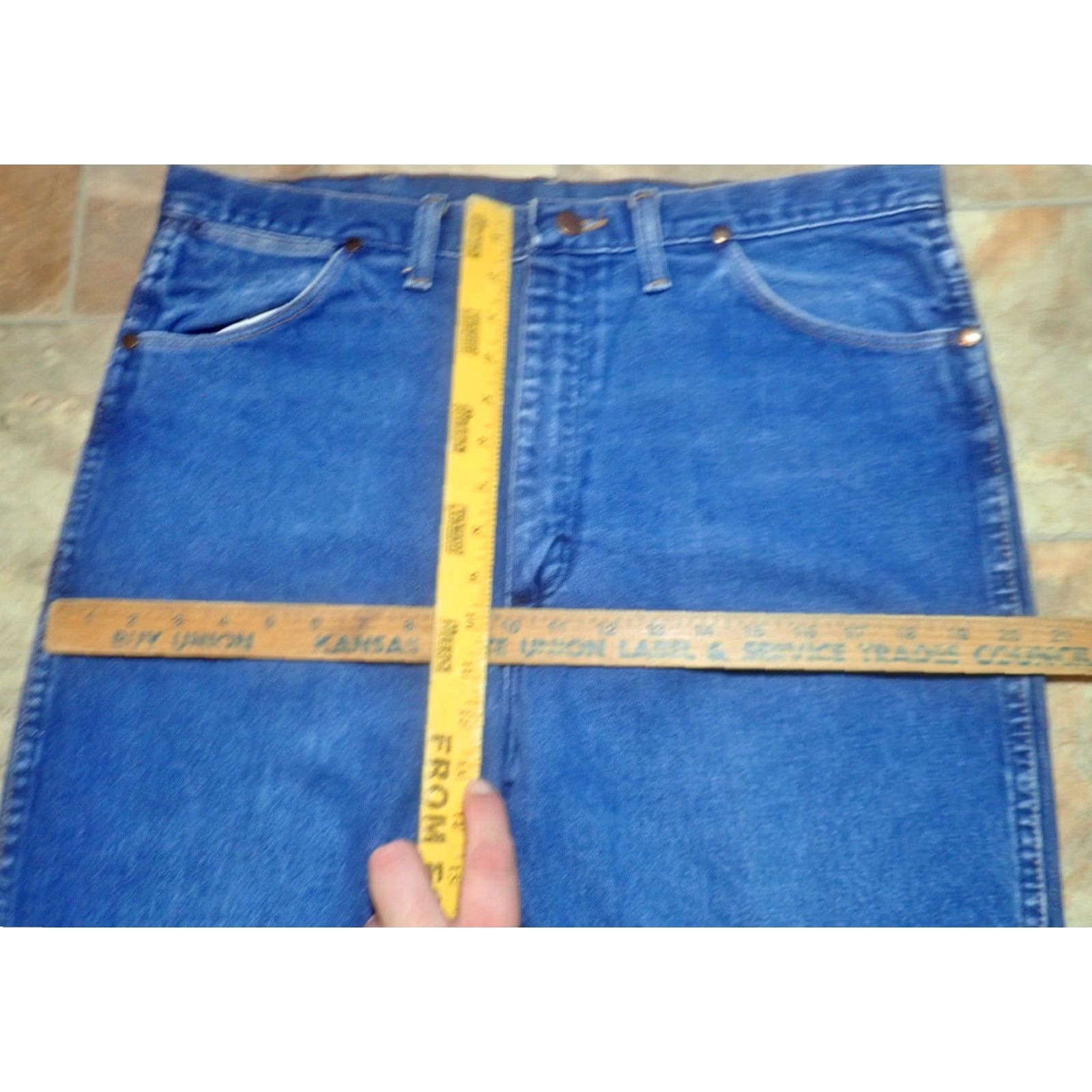 Wrangler Vintage Wrangler 13MWZ Men's 5-Pocket Straight Leg Jeans 36 Adult Blue Denim 70s Cowboy Western Made in USA Size US 36 / EU 52 - 6 Thumbnail