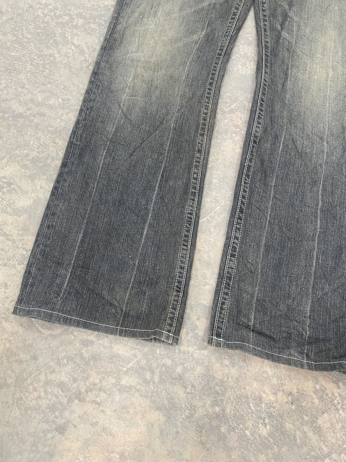 Le Grande Bleu (L.G.B.) UNIQLO JAPAN FLARE JEANS WASH BLACK LGB BOOTCUT 90s PANTS Size US 32 / EU 48 - 3 Thumbnail