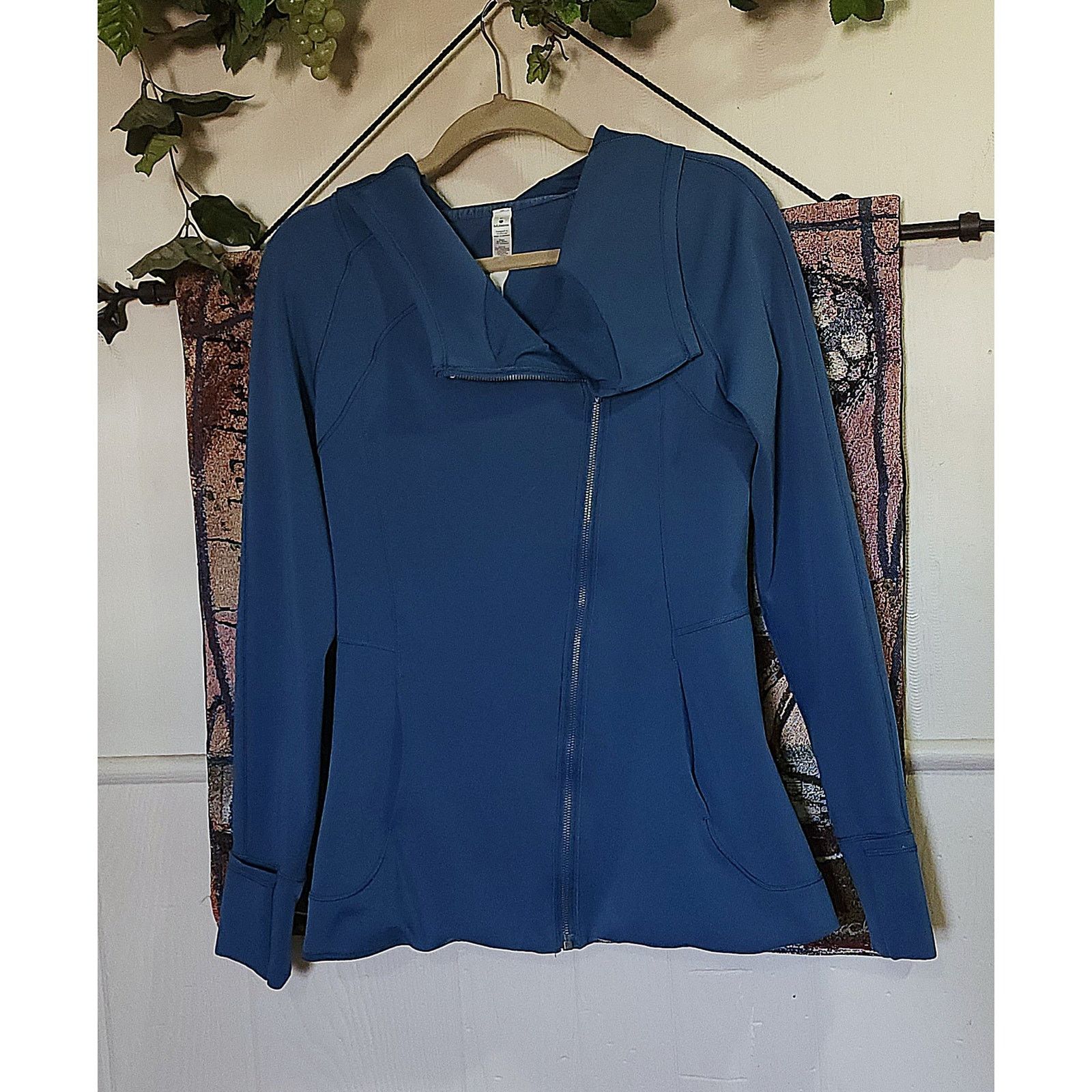 Lululemon Lululemon Asymmetrical Zip Jacket cobalt blue size 8 Size M / US 6-8 / IT 42-44 - 1 Thumbnail