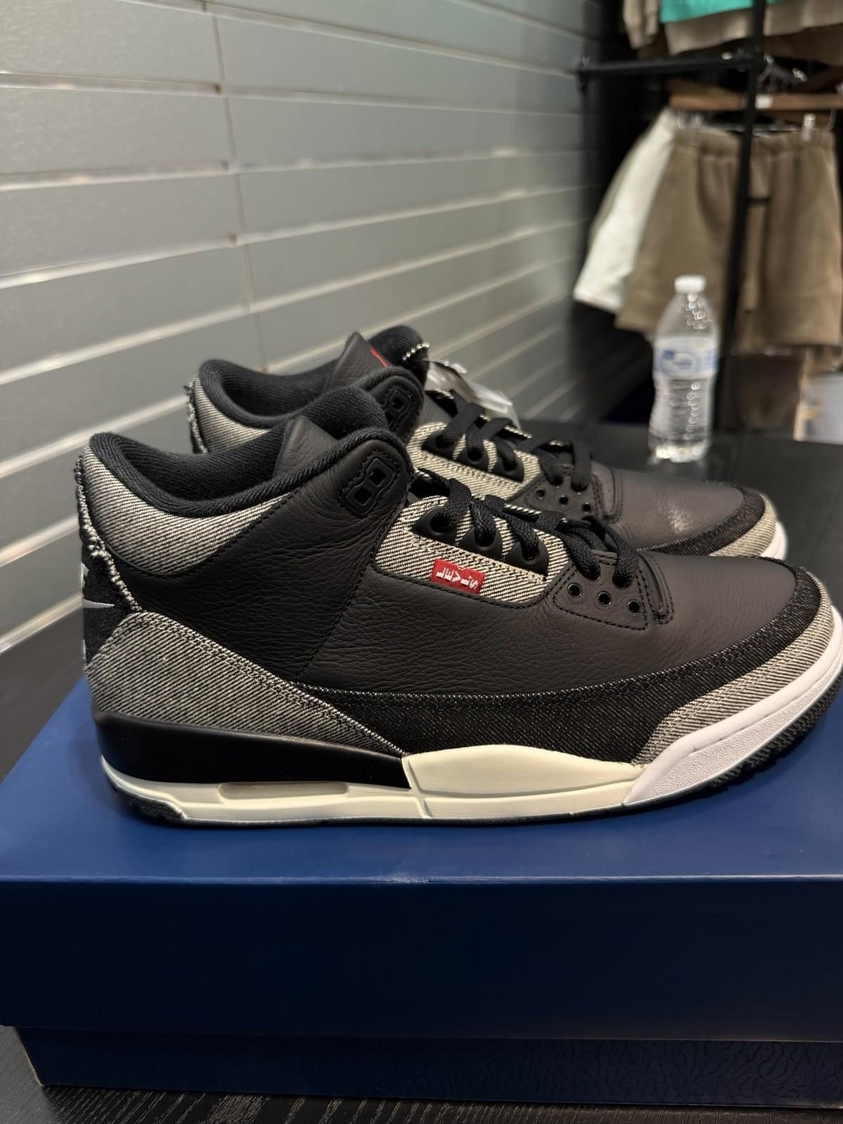 Jordan Brand Nike Air Jordan 3 Retro Levi’s Black IR0914-400 Men’s 10.5 Size US 10.5 / EU 43-44 - 1 Thumbnail