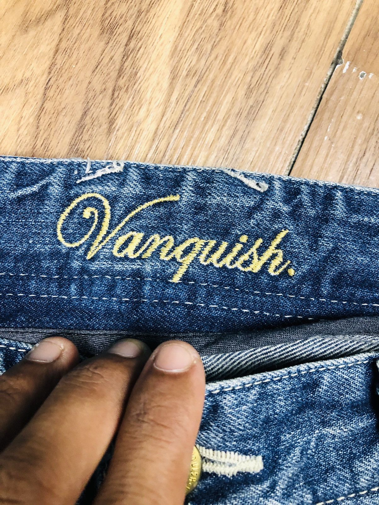 Vanquish Vanquish Gold Distressed Paint Splatter Denim (38) Size 35" - 11 Thumbnail