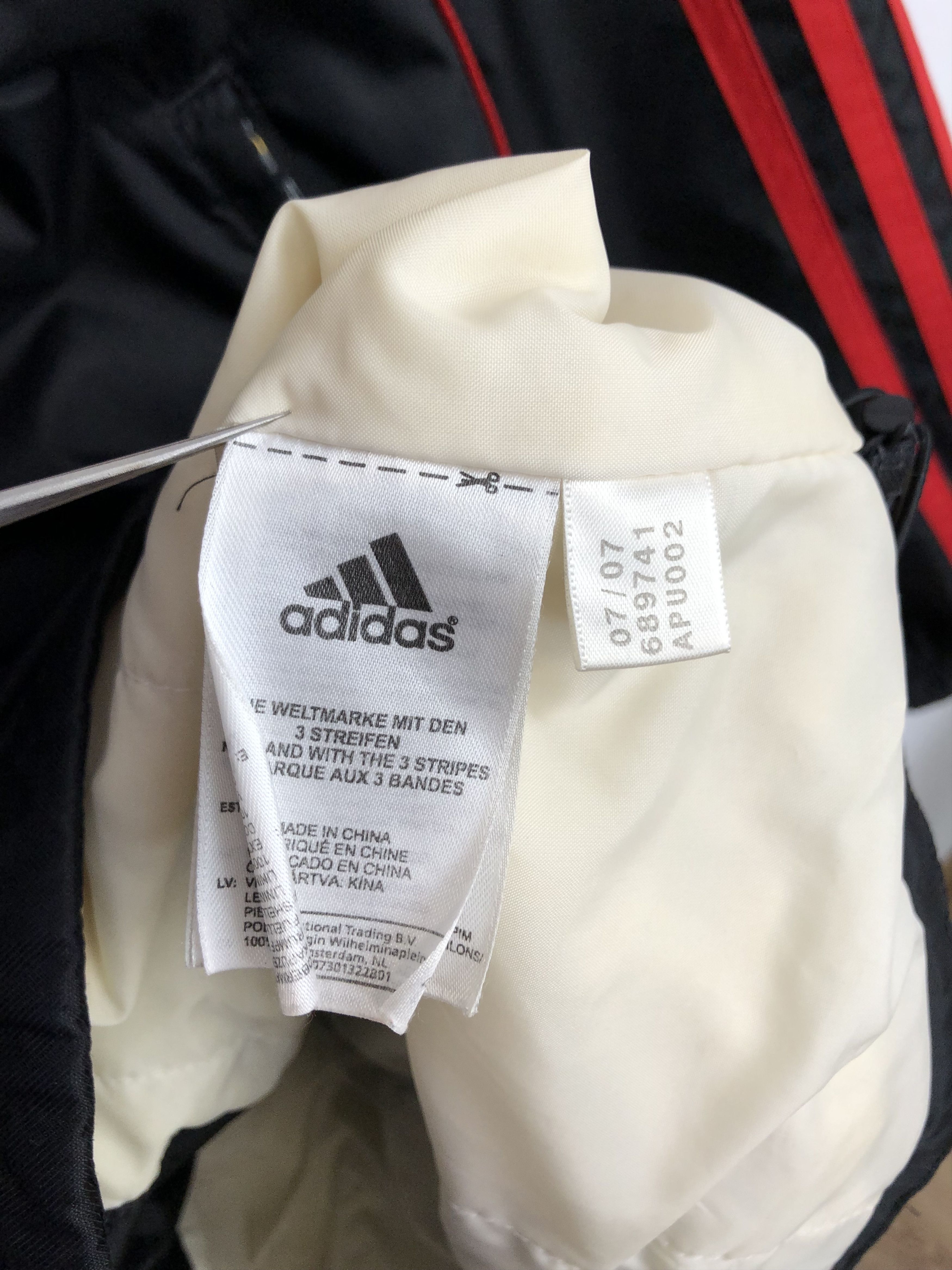 Adidas Vintage Adidas Liverpool Football Jacket Soccer Warm Bomber Size US L / EU 52-54 / 3 - 7 Thumbnail