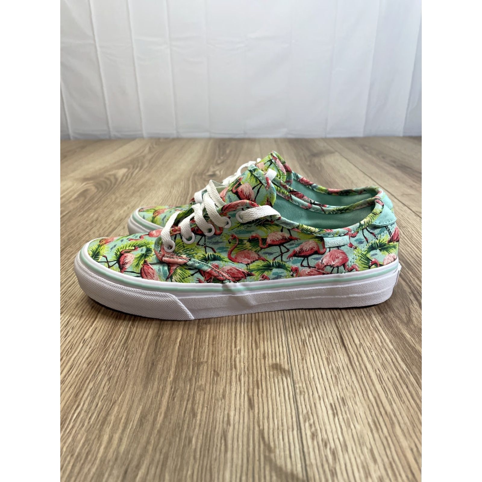 Vans VANS Women’s Low Top Sneaker size 8 Tropical Flamingo Multicolor Fabric Athletic Size US 8 / IT 38 - 4 Thumbnail