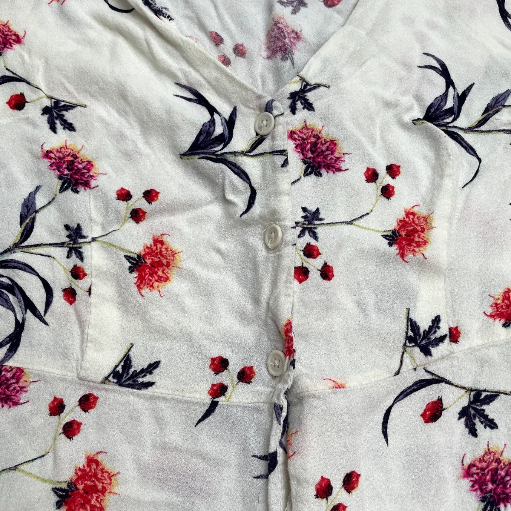 Acme Clothing One Clothing Button Up Dainty Floral Top Womens Small White Short Sleeve V-Neck Size S / US 4 / IT 40 - 3 Thumbnail