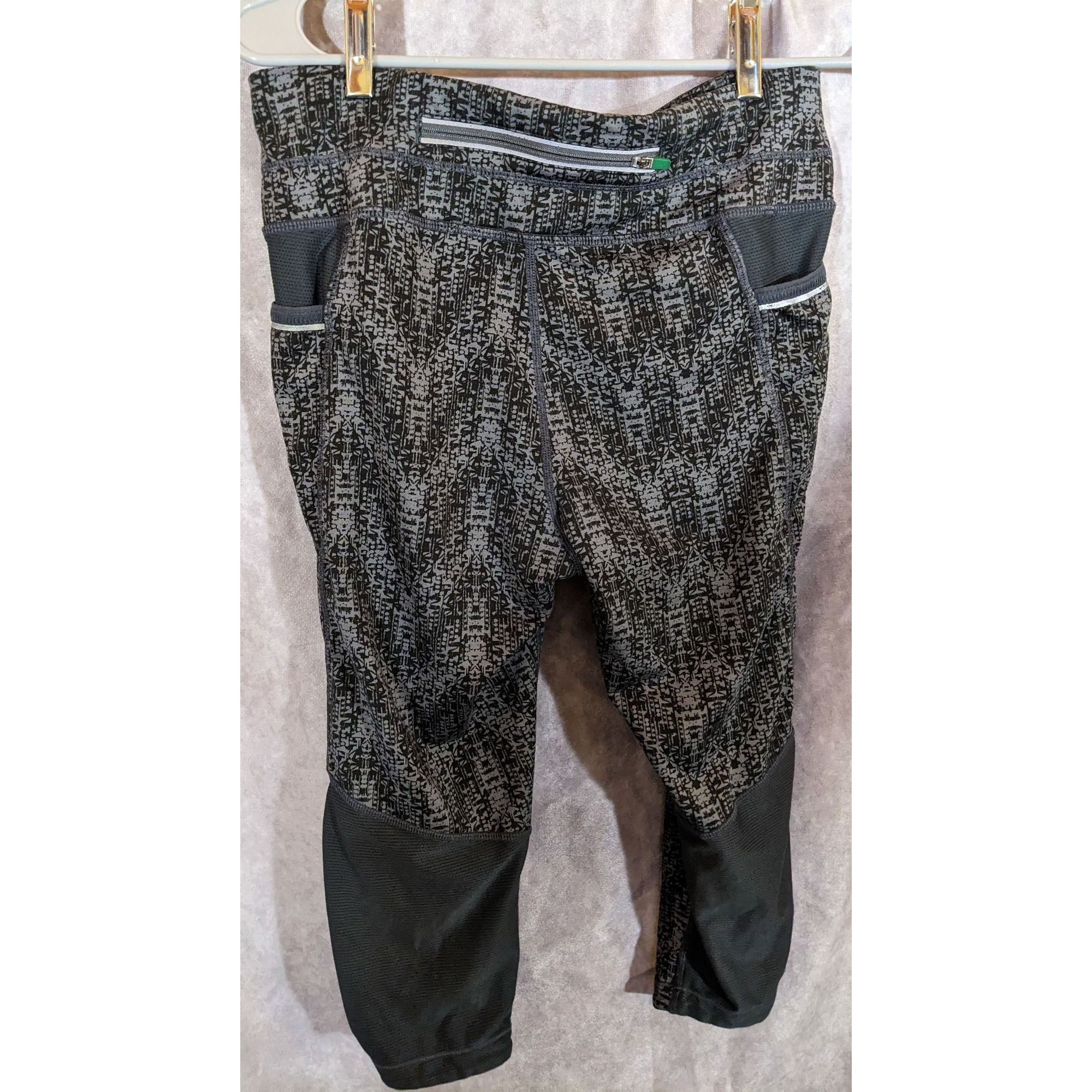 Athleta Athleta Black/Gray Textured Printed Cropped Leggings S With Size 28" / US 6 / IT 42 - 3 Thumbnail
