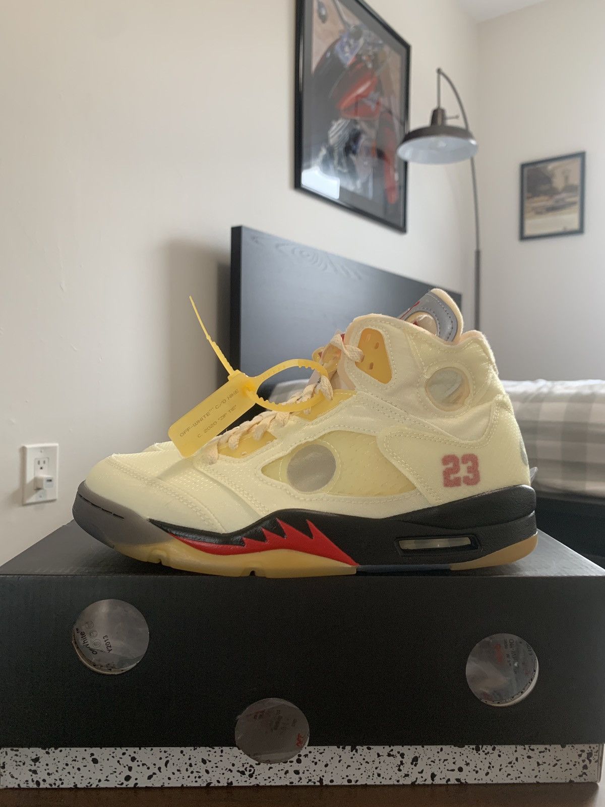 Jordan Brand Off White x Jordan 5 Sail Size US 8 / EU 41 - 2 Thumbnail