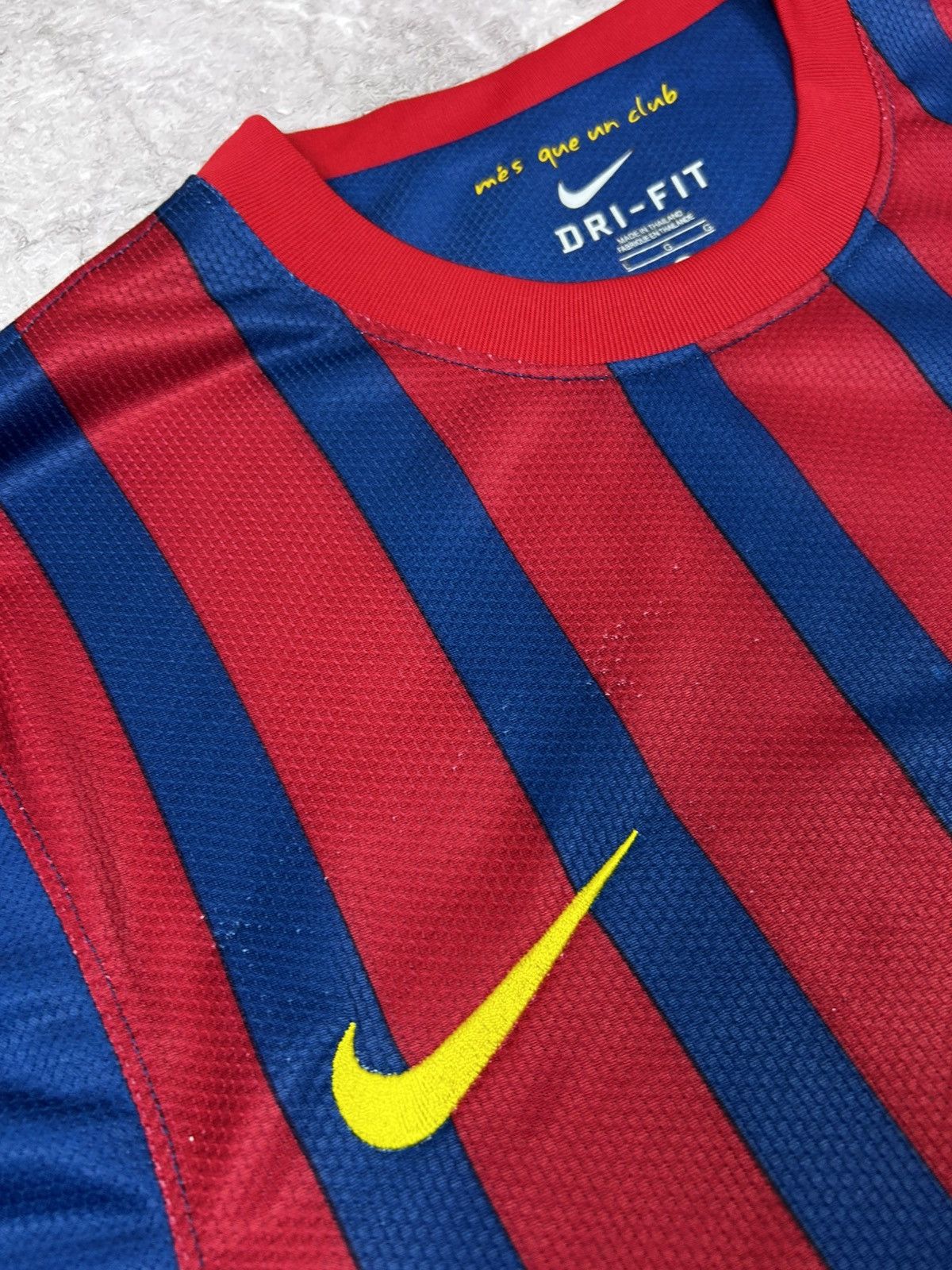 Nike Vintage Nike Barcelona soccer jersey 10 Messi Size L Size US L / EU 52-54 / 3 - 9 Thumbnail