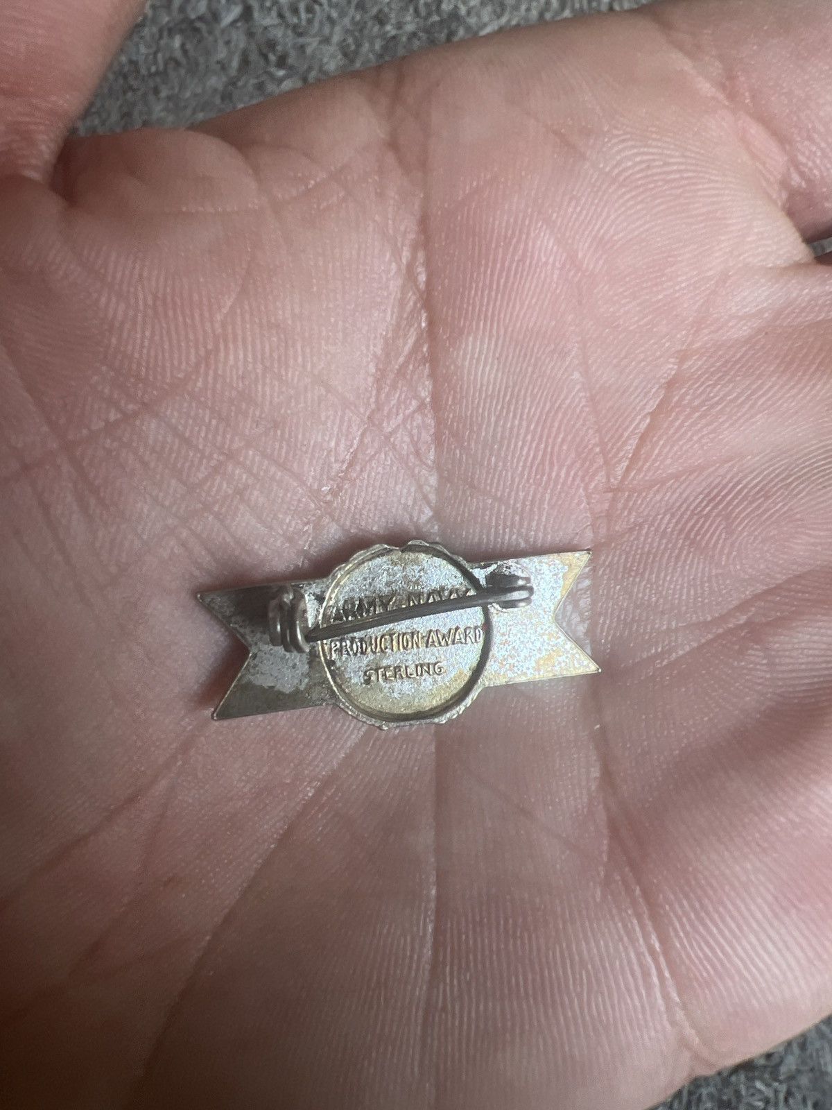Vintage World War II E Army-Navy Production Award Pin Size ONE SIZE - 2 Thumbnail