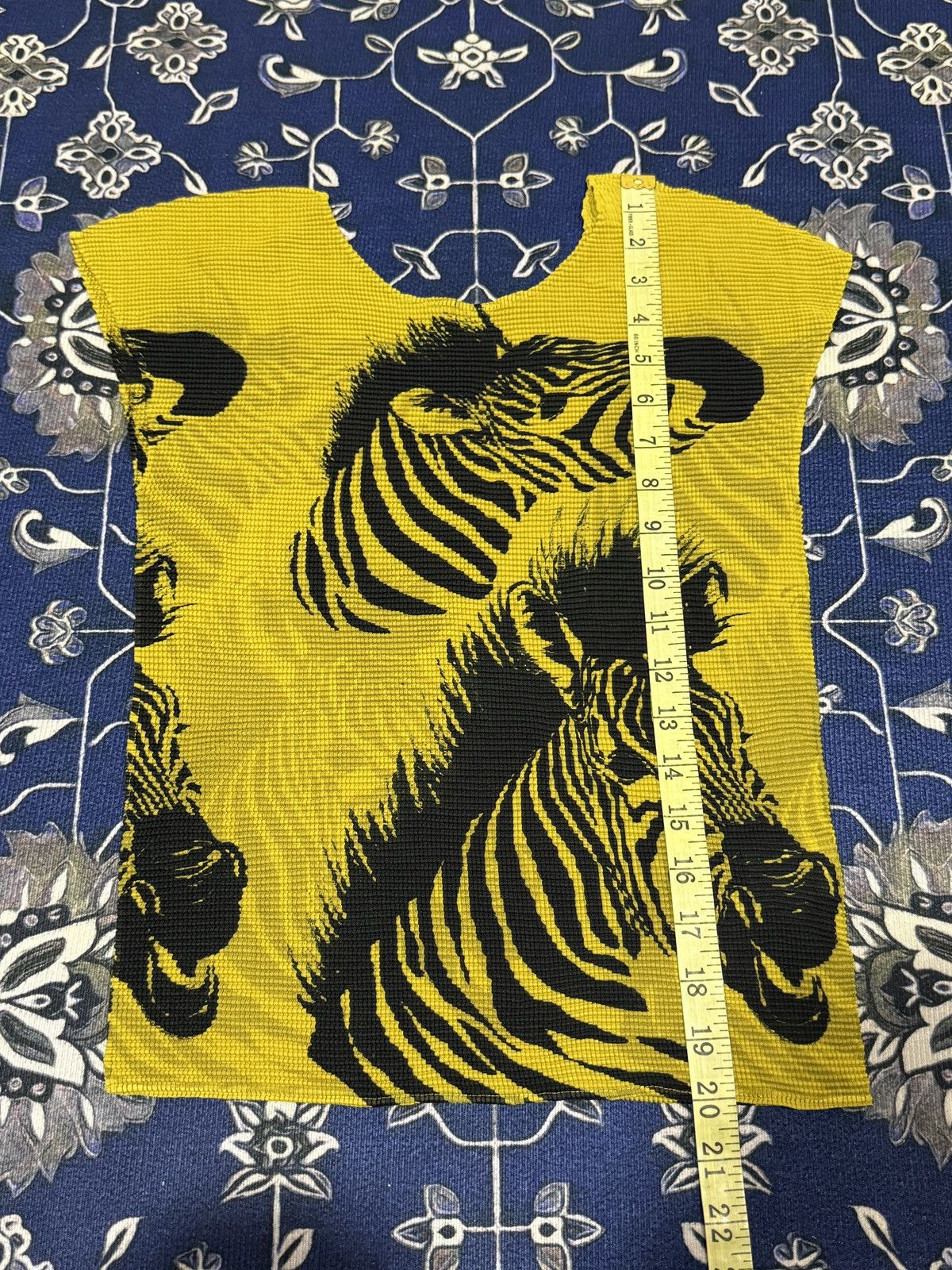 Issey Miyake S/S 2014 me Issey Miyake Pleated Top Yellow and Black Zebra Size XS / US 0-2 / IT 36-38 - 8 Thumbnail