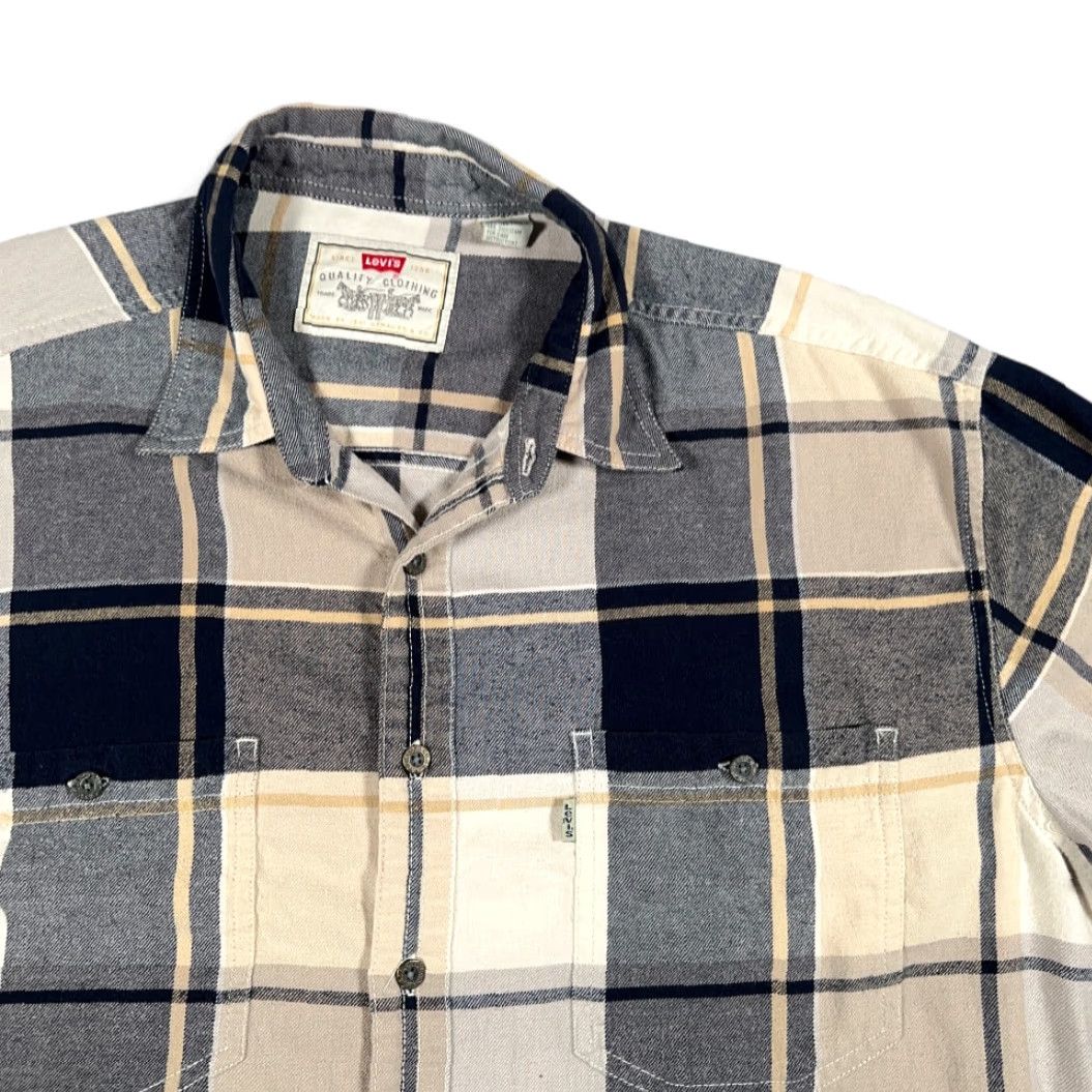 Levi's VINTAGE Levi's Shirt Adult XL Brown Plaid Flannel Workwear Grunge 90s Levi's tag Pockets 90s Mens XL Compact Size US XL / EU 56 / 4 - 2 Thumbnail