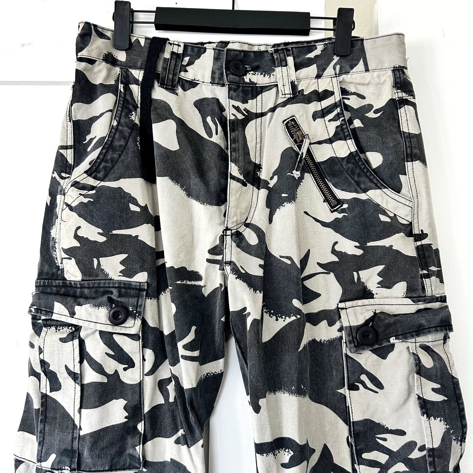 The Unbranded Brand Black and white unisex cargo pants sz29 Size US 29 - 2 Thumbnail