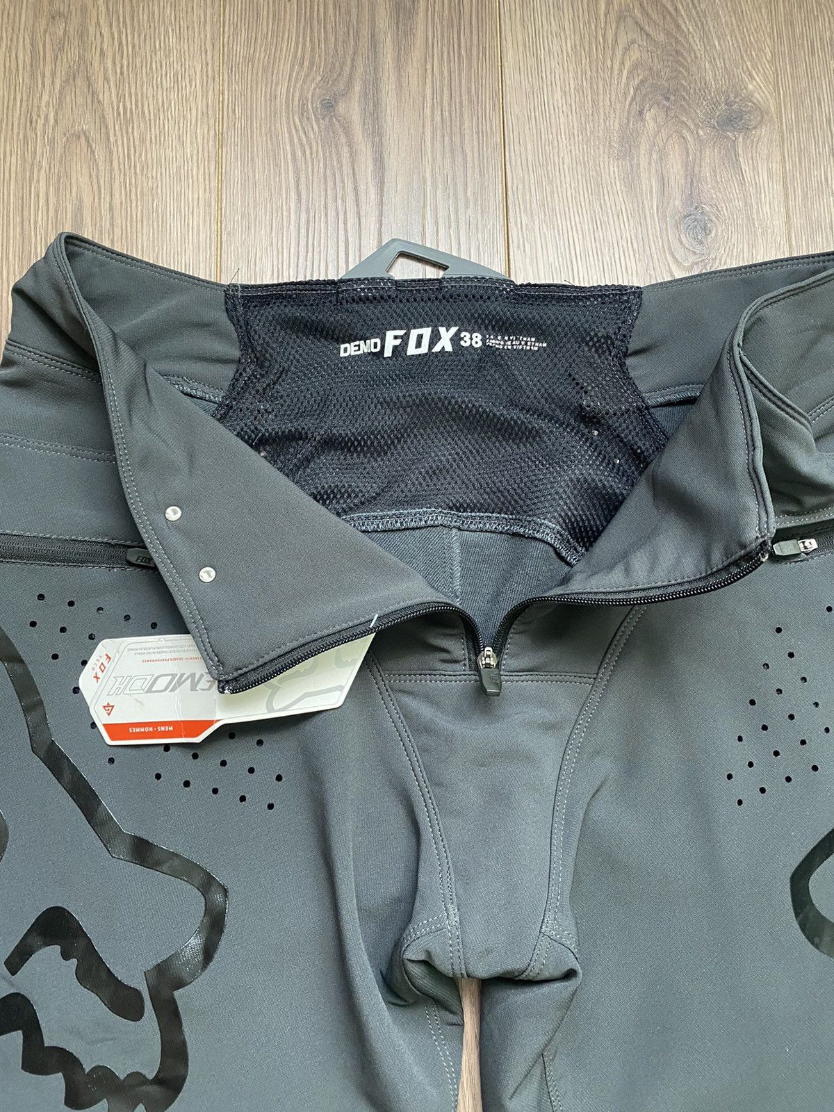 Fox Racing × Vintage Vintage Fox Racing Big Logo Grey Shorts Size 38 Size US 38 / EU 54 - 5 Thumbnail