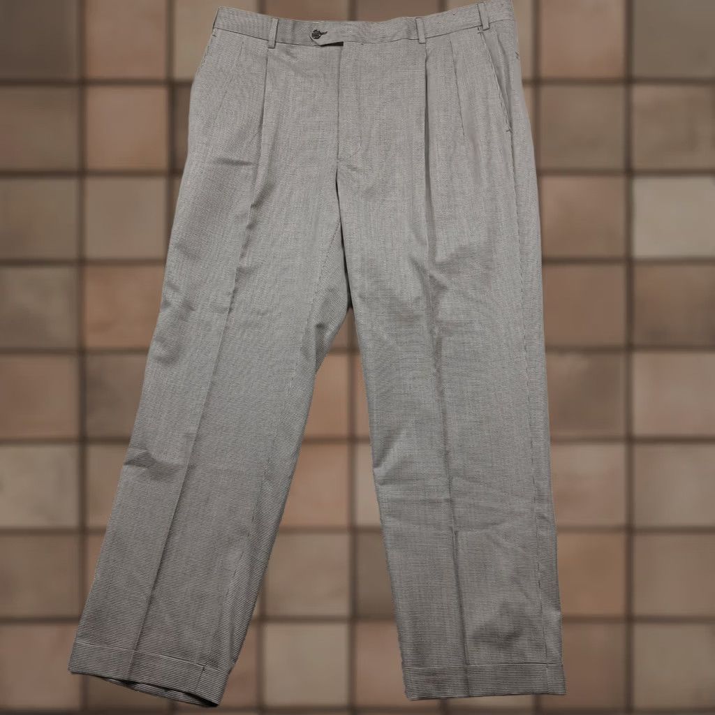 Vintage Luigi Baldo Dress Pants Mens 40x30 Gray Super 130s Wool Houndstooth Flat Front Pleated Classic Fit Button Zip Back Pockets Italy Size US 40 / EU 56 - 1 Thumbnail