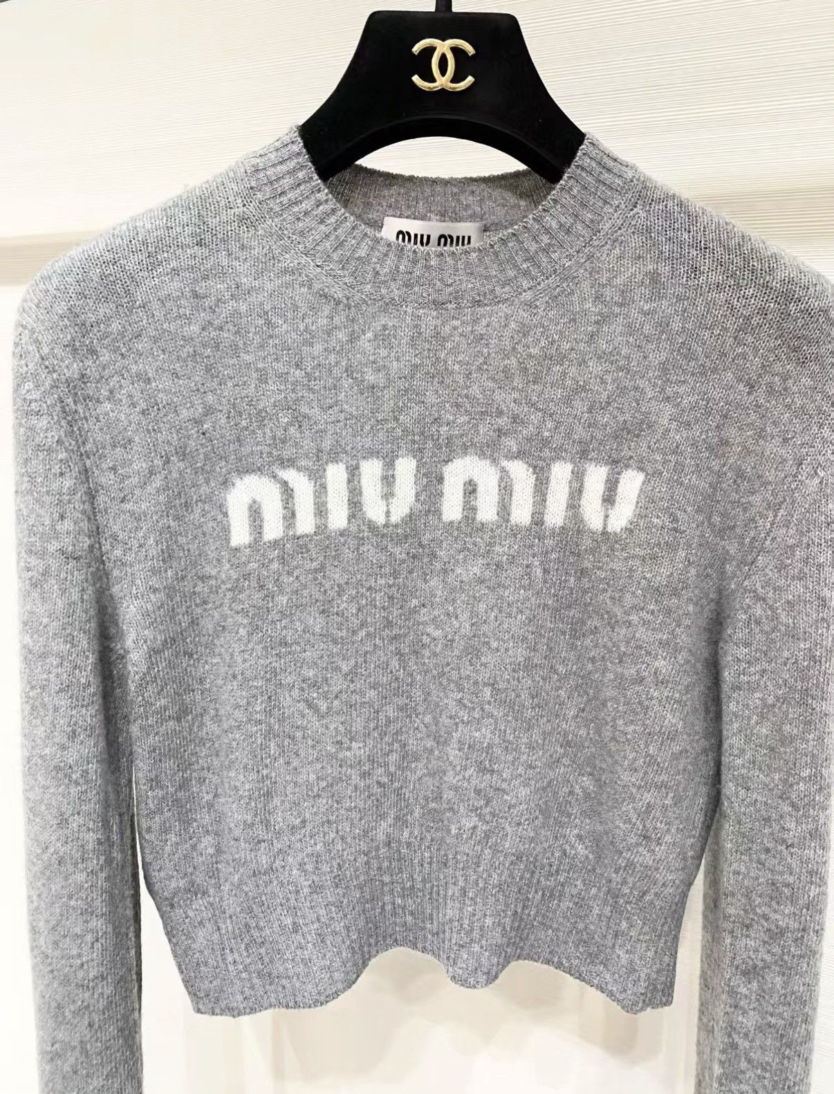 Miu Miu Miu Miu Size 40 Classic Grey Cashmere Knit Sweater J33 Size S / US 4 / IT 40 - 2 Thumbnail