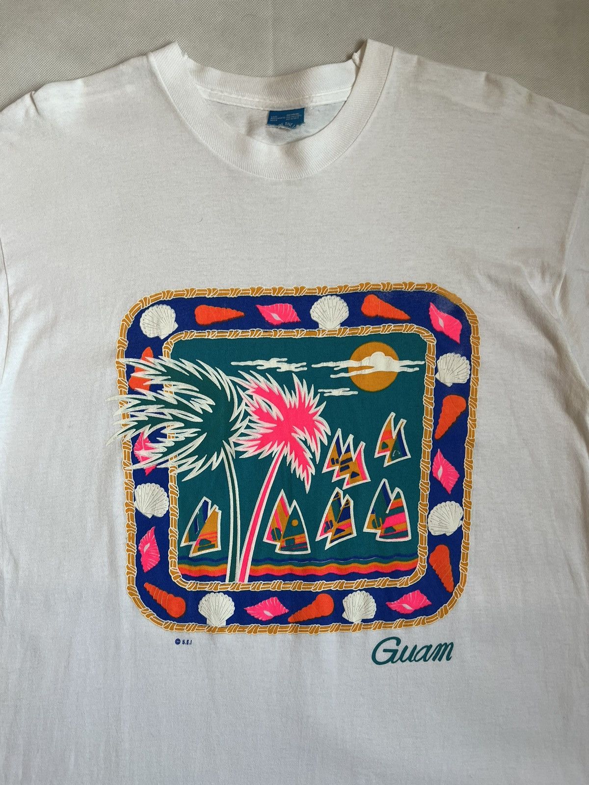 Vintage Vintage 90's Guam Graphic Art Hawaii Tees Size US L / EU 52-54 / 3 - 2 Thumbnail