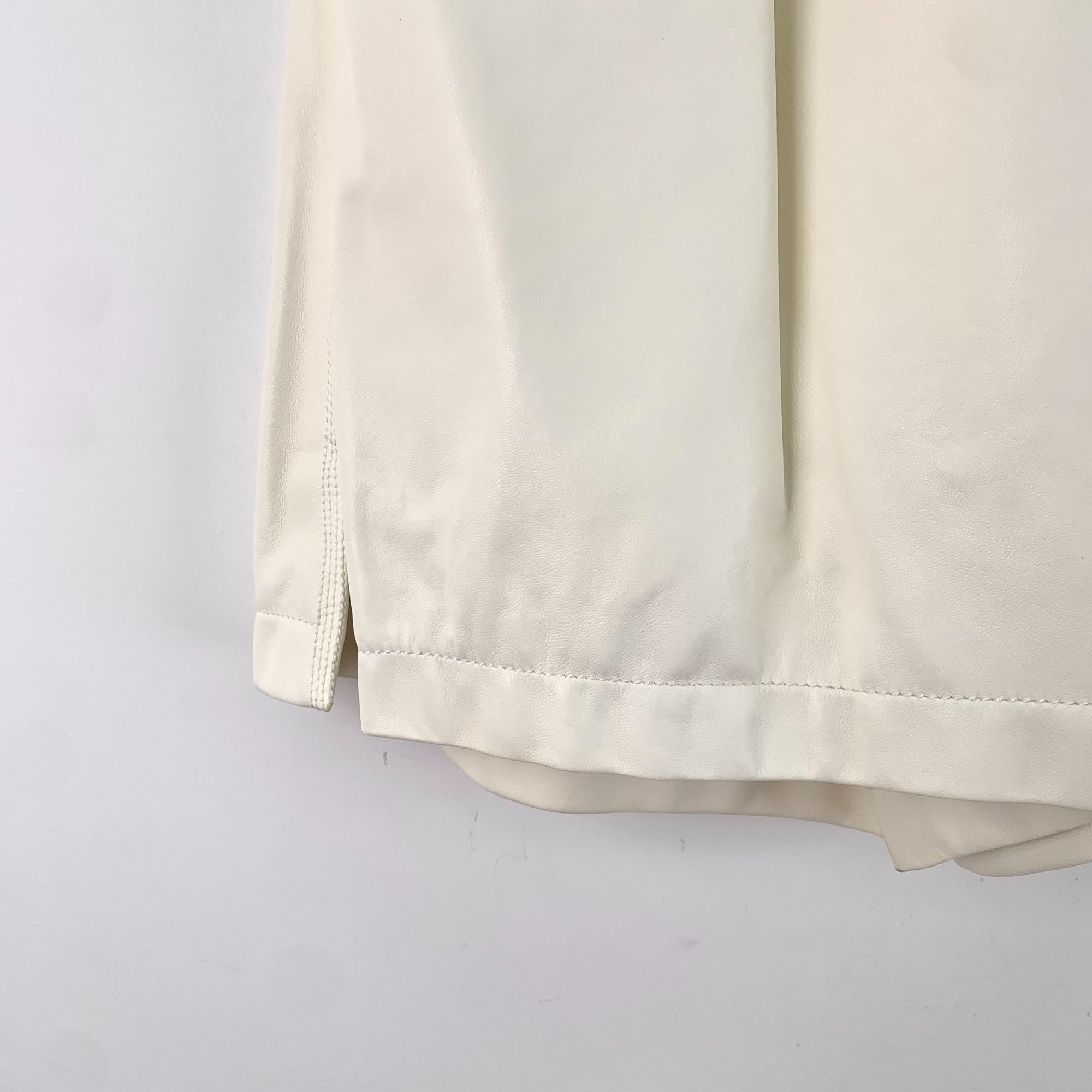 Loewe LOEWE White Leather Drawstring Shorts Size Small Designer Lu Size 38" / US 16 / IT 52 - 6 Thumbnail