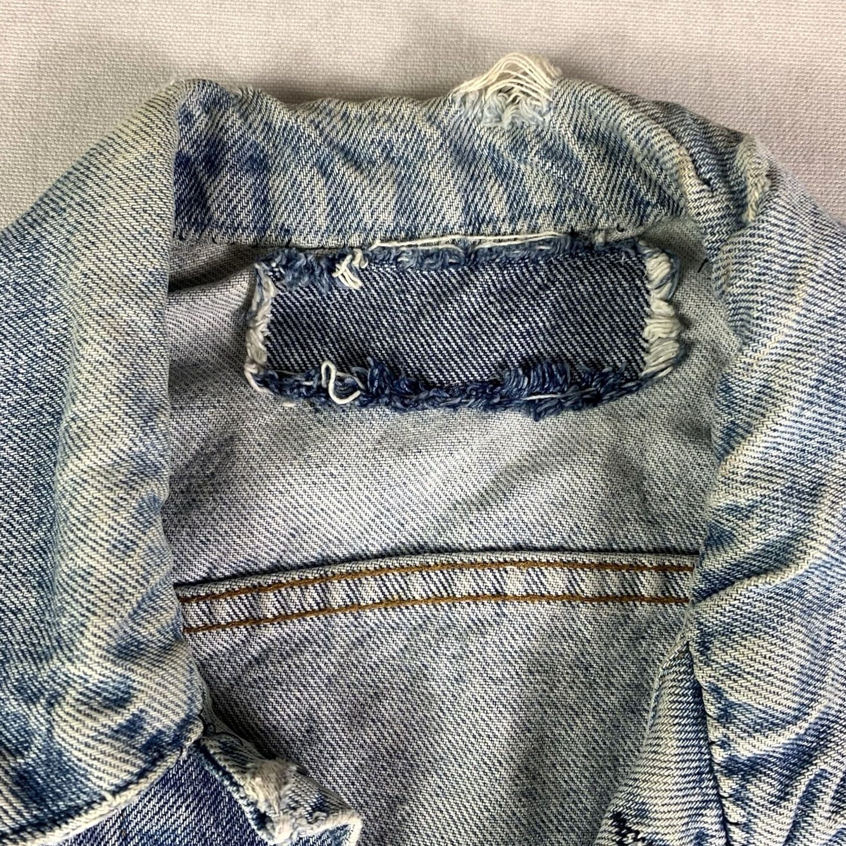 Levi's VINTAGE Levi's Trucker Jacket Blue Denim 80s Size L Men Regular Classic Button Made in USA 527 button Cowboy Western Workwear/Navy blue/Blue Size US L / EU 52-54 / 3 - 2 Thumbnail