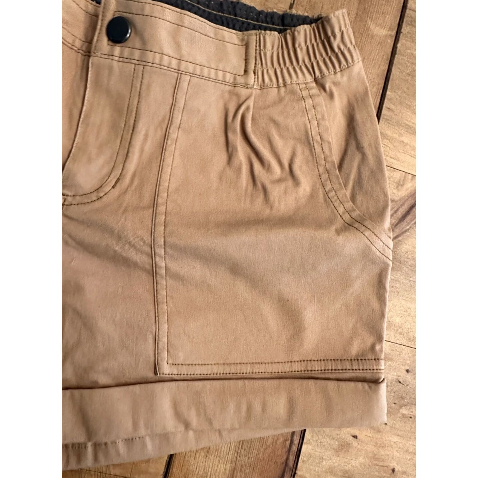 Mountain Hardwear VINTAGE Mountain Hardwear Women’s Khaki Nylon Cargo Shorts Size 2 4” Inseam Size 24" / US 00 / IT 34 - 3 Thumbnail