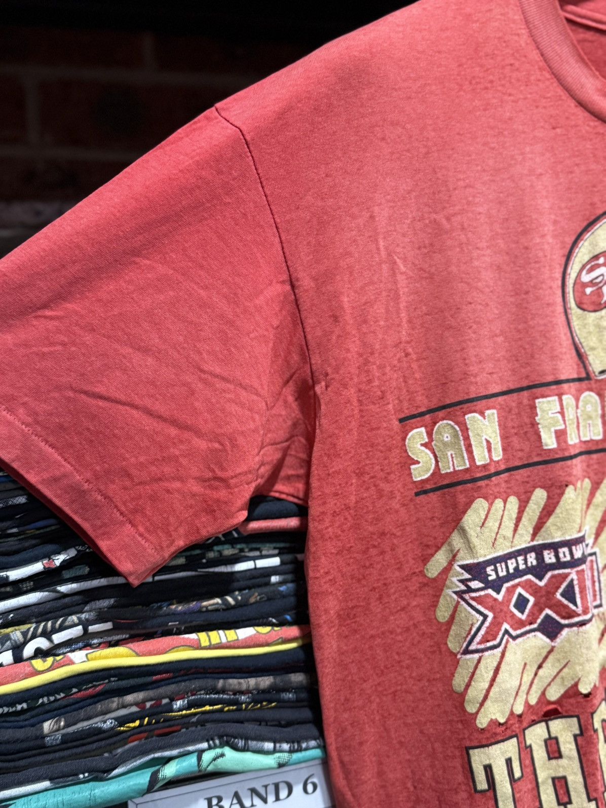 Logo 7 × NFL × Vintage Vintage NFL 49ERS Three Peat Thashed Paper Thin Tee Size US XL / EU 56 / 4 - 5 Thumbnail