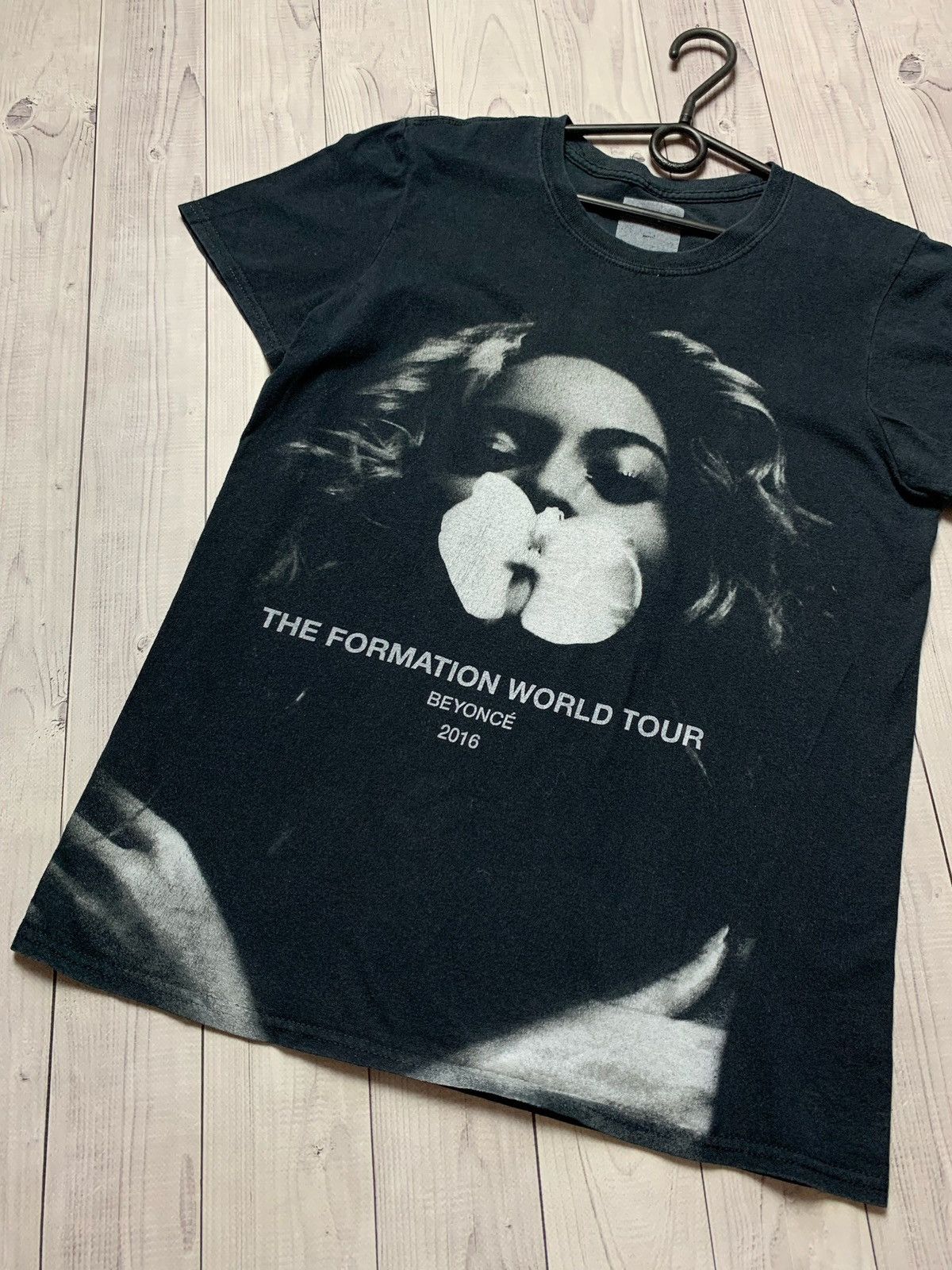 Vintage Beyoncé vintage tour T-shirt 2016 tee Size S Size US S / EU 44-46 / 1 - 3 Thumbnail