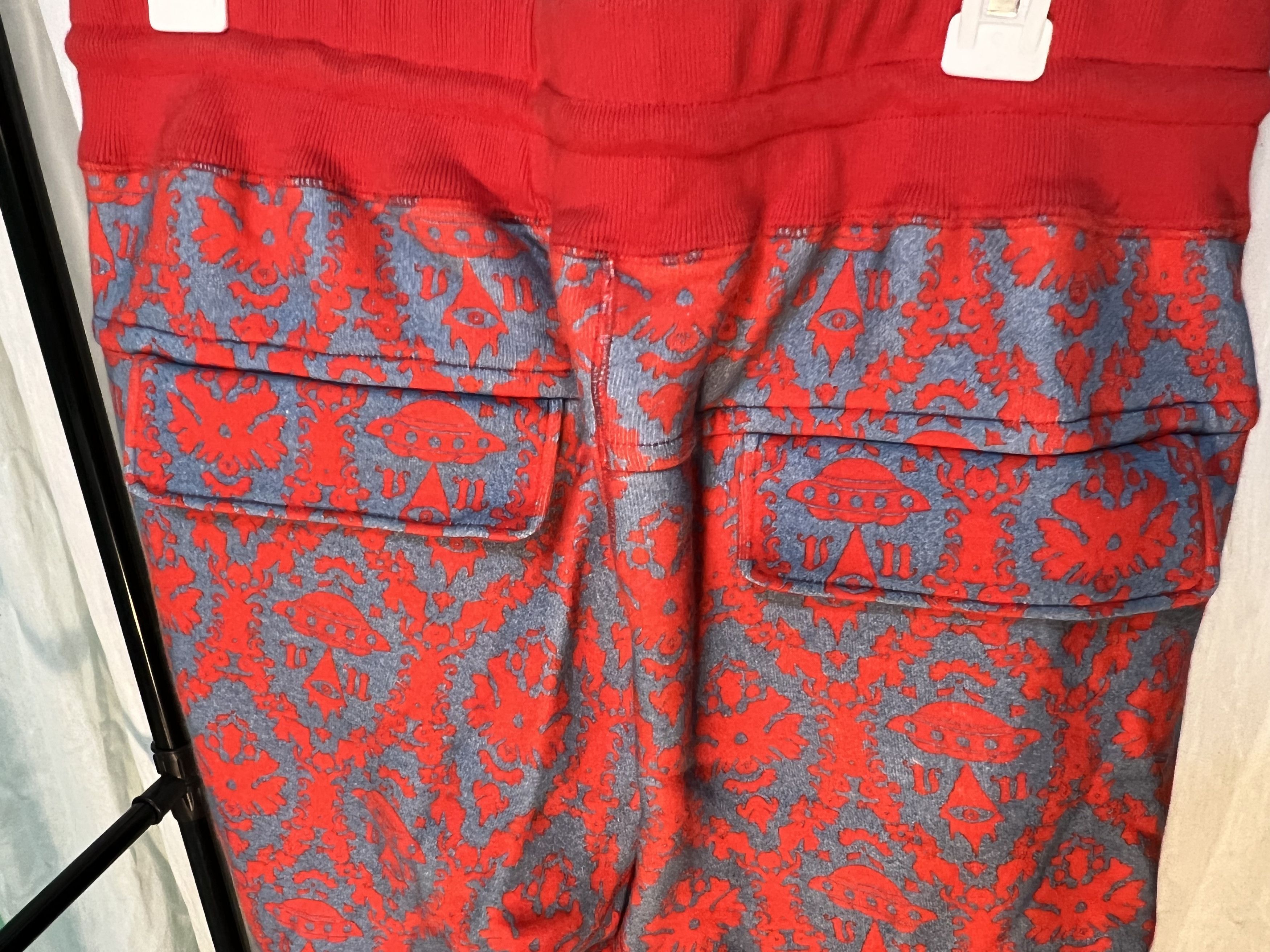 Undercover × Valentino UFO all over pattern jogger FW19 Size US 36 / EU 52 - 8 Thumbnail