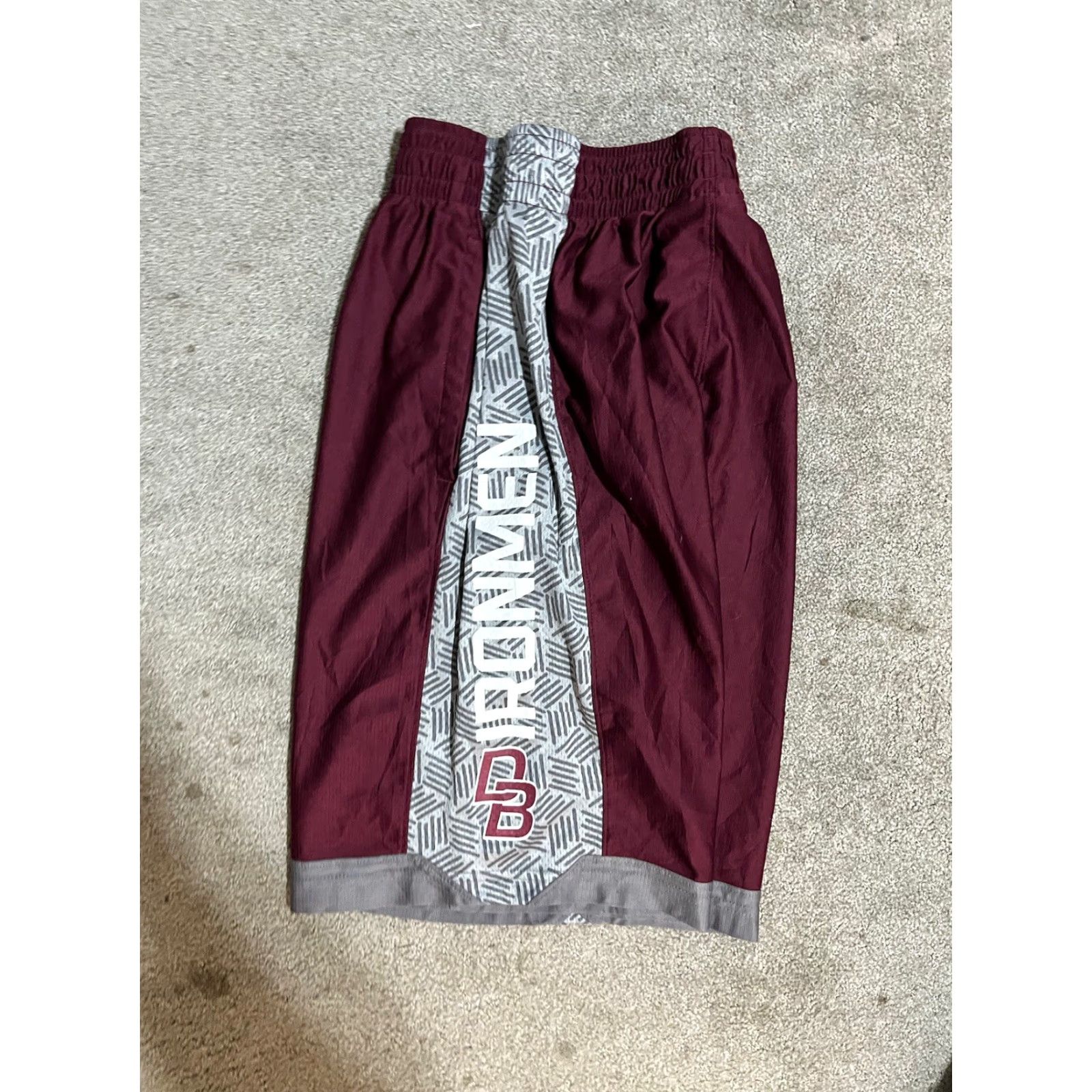 Under Armour Under Armour Shorts Mens S Maroon Solid Logo Flat Front Regular Fit Drawstring Missing Size US 29 - 2 Thumbnail