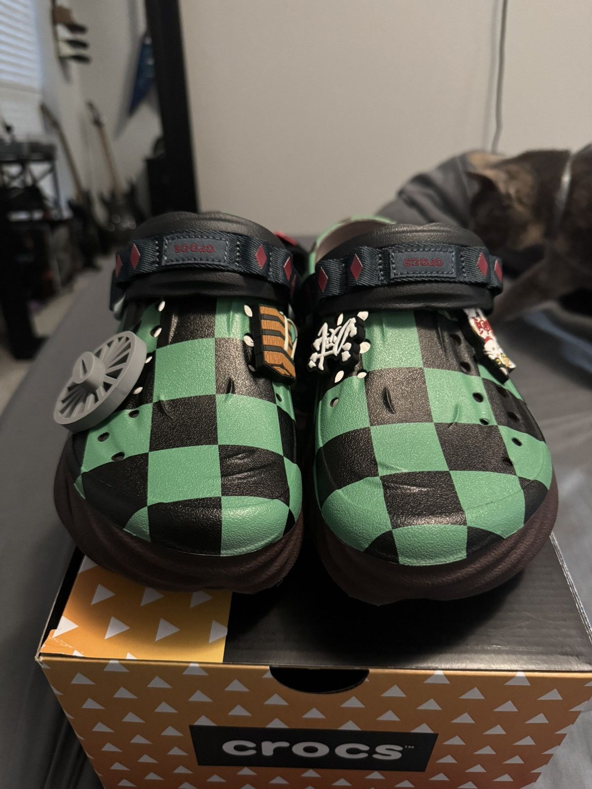 Crocs Demon slayer crocs Size US 9 / EU 42 - 1 Preview