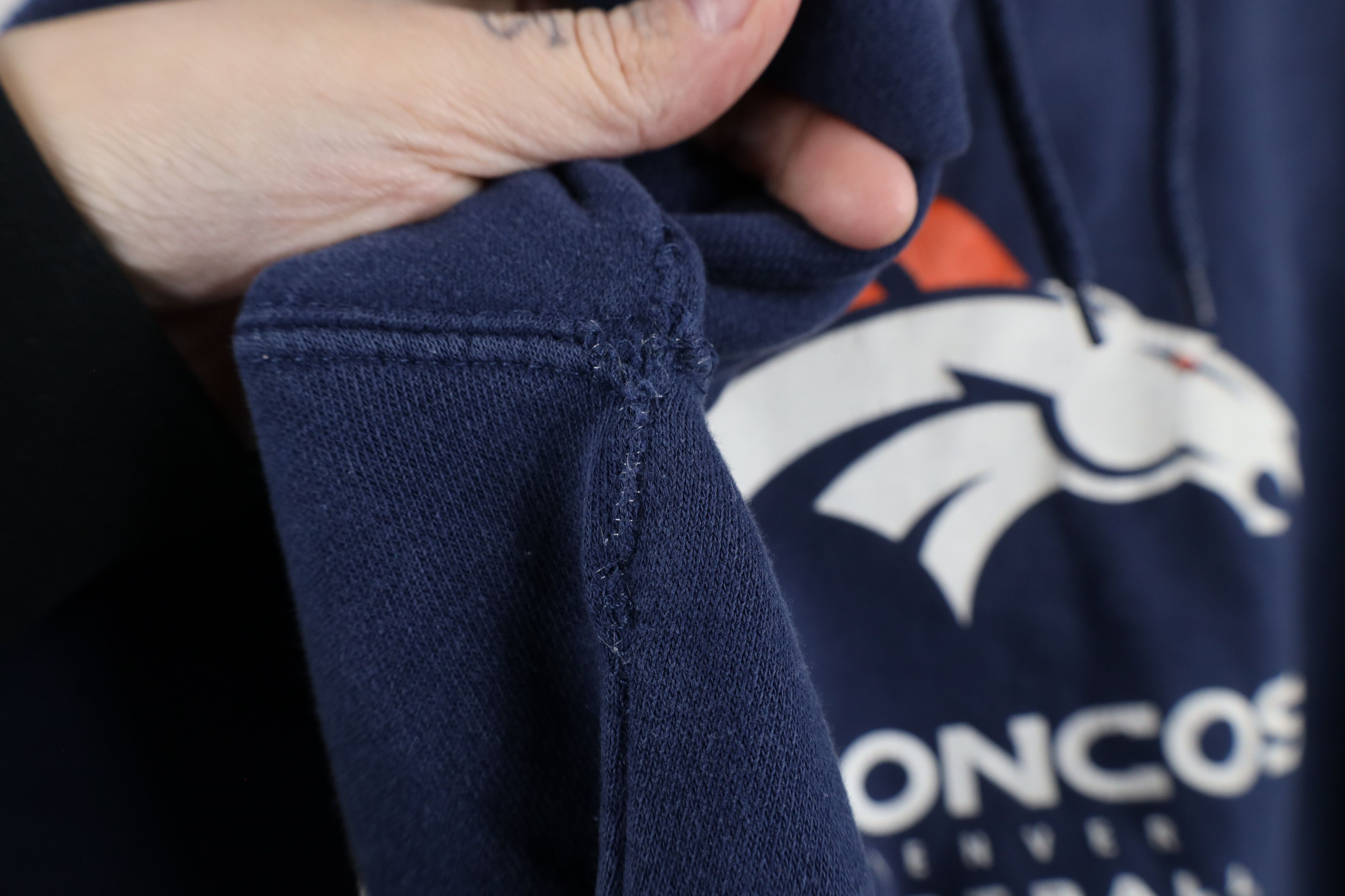 Vintage Vintage Spell Out Denver Broncos Football Hoodie Sweatshirt Size US L / EU 52-54 / 3 - 6 Thumbnail