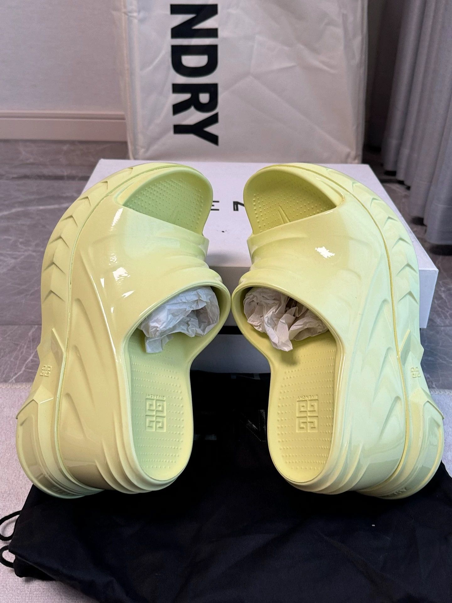 Gucci Givenchy Marshmallow rubber slide Mint Avocado Green Size US 7.5 / IT 37.5 - 6 Thumbnail