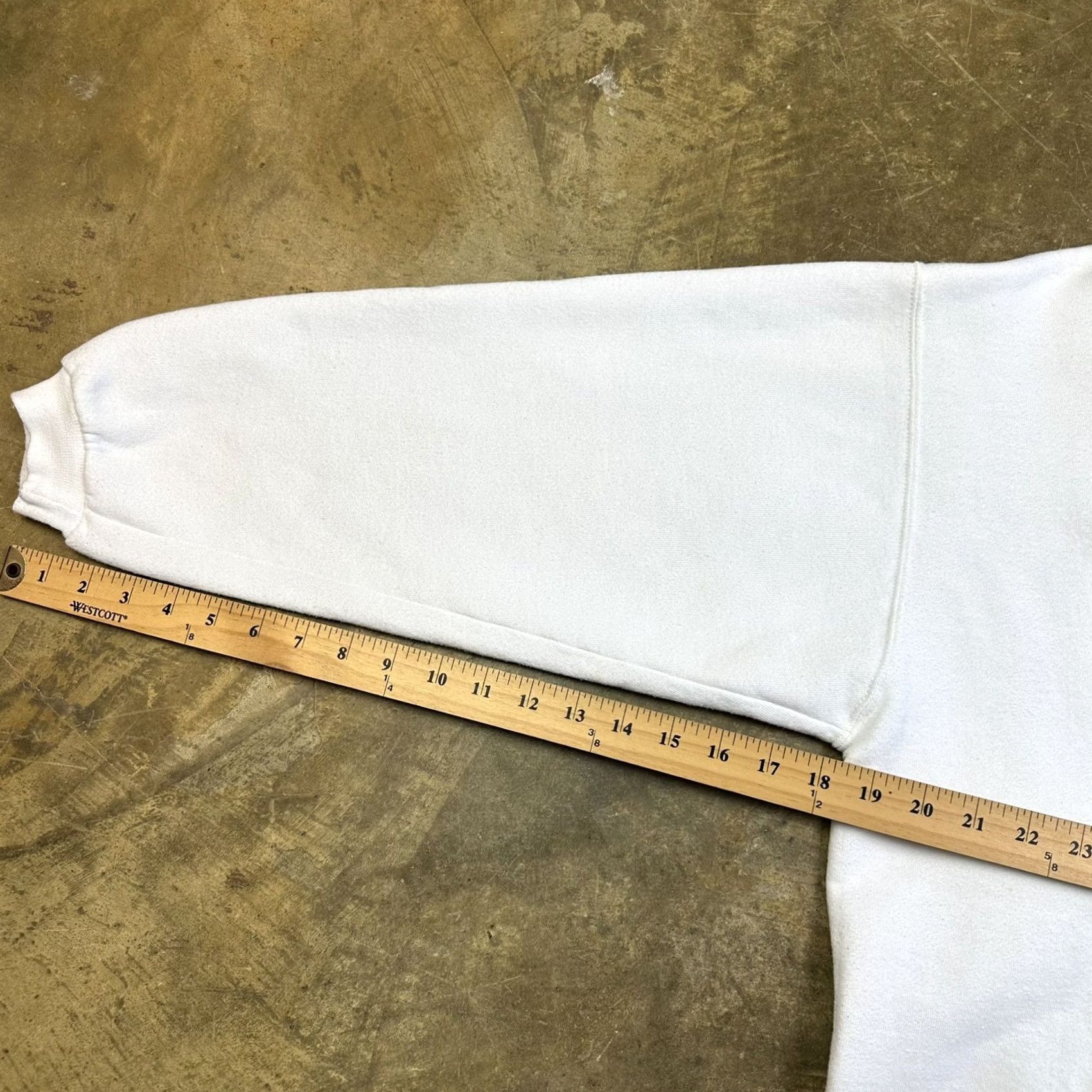 Russell Athletic VINTAGE Russell Athletic Sweatshirt White Blank Crewneck L Mens Size US L / EU 52-54 / 3 - 7 Thumbnail
