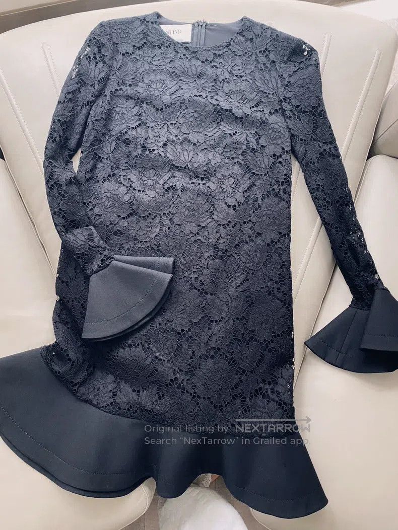 Valentino Valentino Classic lace dress Size S / US 4 / IT 40 - 2 Thumbnail
