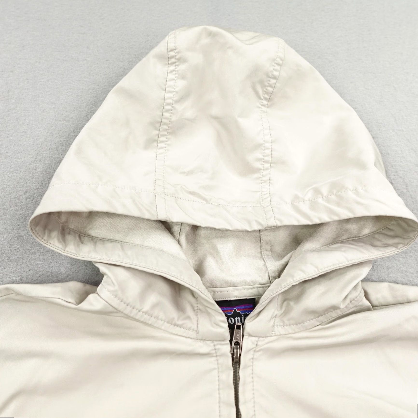 Patagonia Patagonia Coat Windbreaker Women M Pumice Gray Full Zip Hooded Nylon Pockets Logo Zip Mid-Length Windproof Size M / US 6-8 / IT 42-44 - 2 Thumbnail
