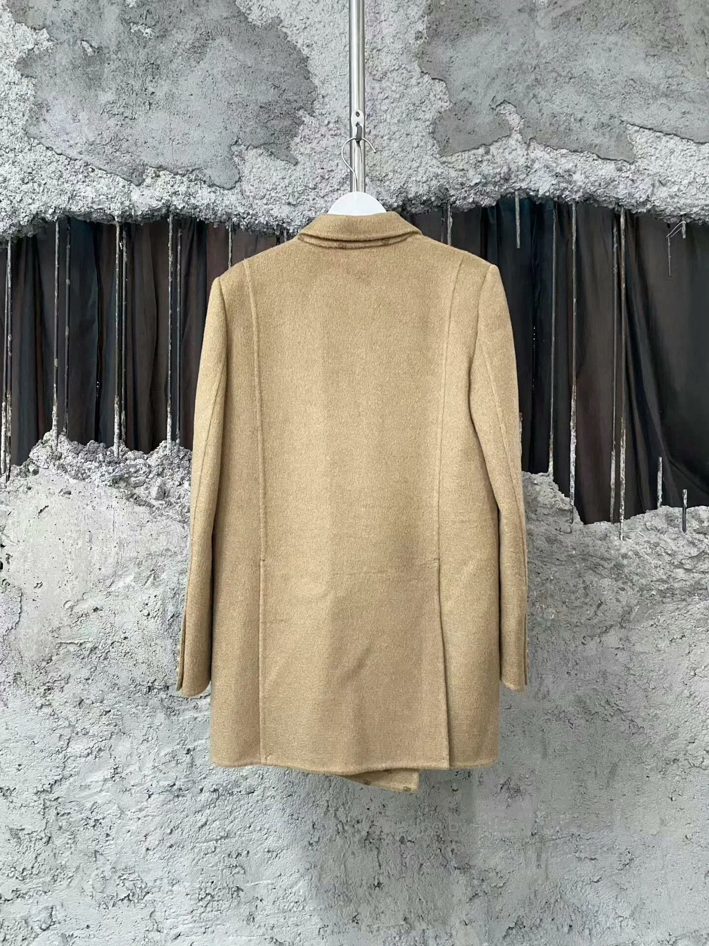 Fendi Fendi Cashmere Blazer in Beige. Size M / US 6-8 / IT 42-44 - 2 Thumbnail