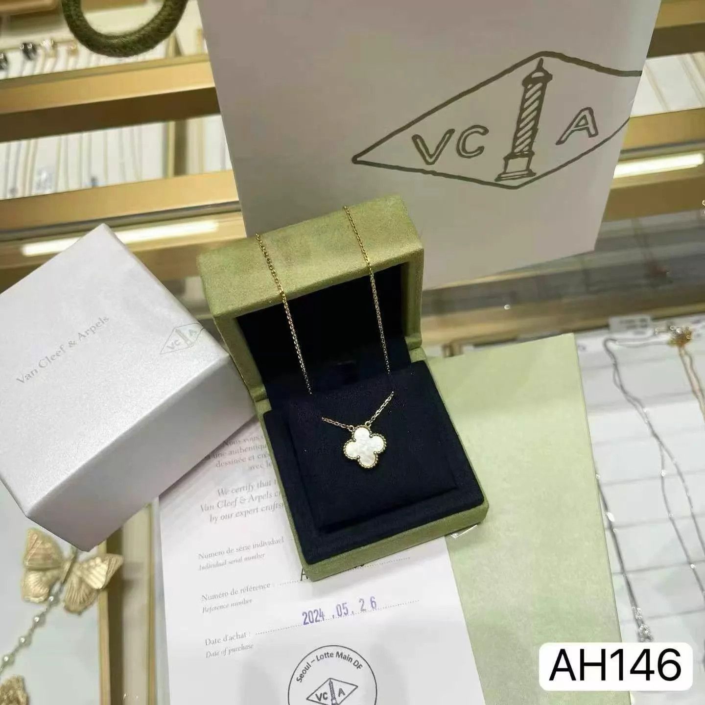 Van Cleef & Arpels VCA 4LC White MOP Medium Necklace 24 (Box,Cards,DustBag) Size ONE SIZE - 2 Thumbnail