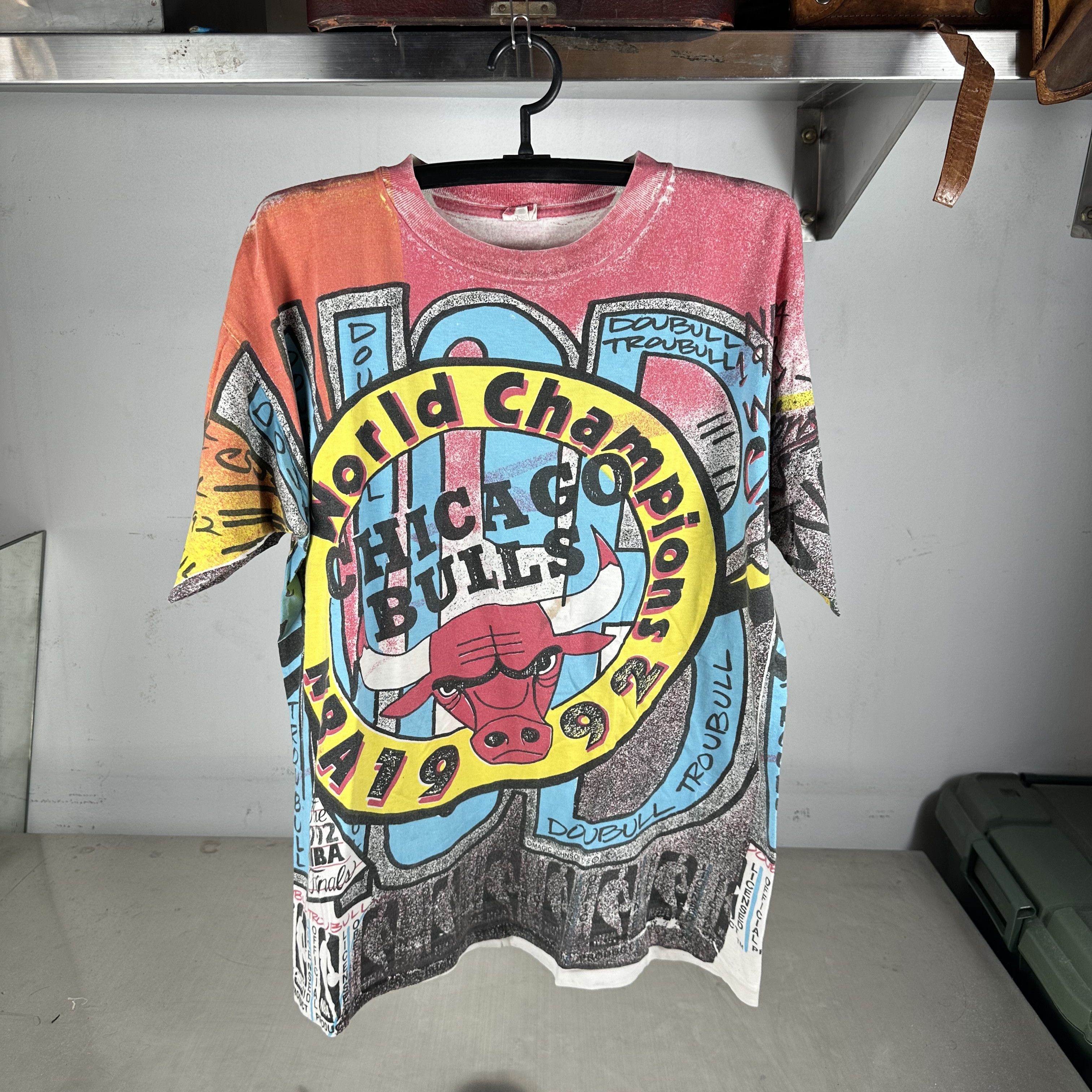 Vintage Vintage 1992 Chicago Bulls NBA World Champions AOP T-Shirt Size US XL / EU 56 / 4 - 1 Thumbnail